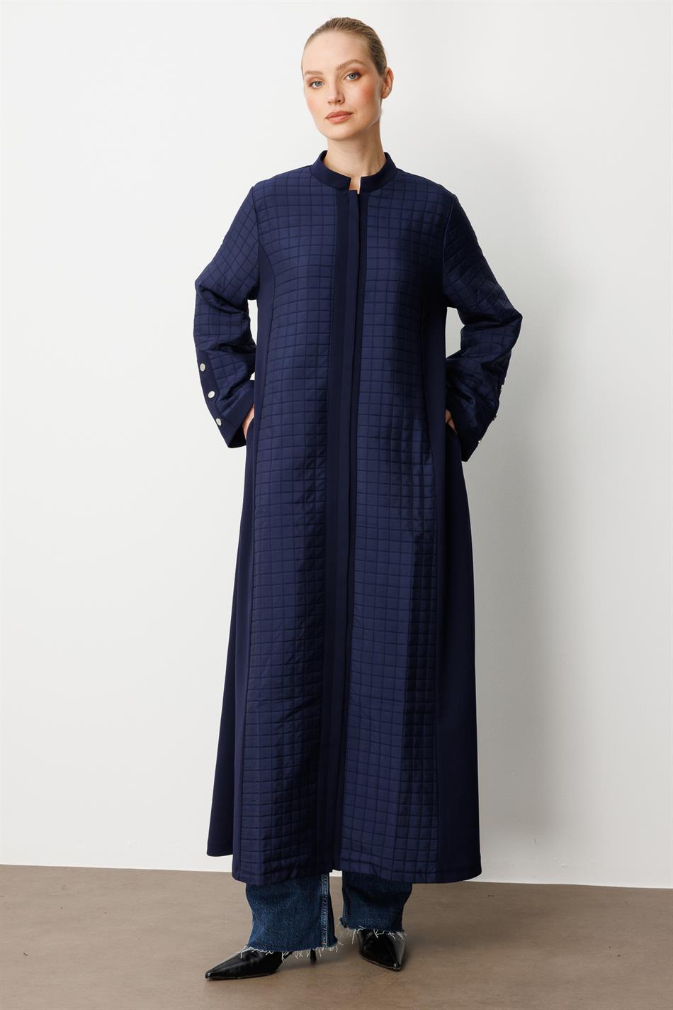 Tijdloze trenchcoat met voering, een mix van jacquard gewatteerde stof en crêpe - Marineblauw