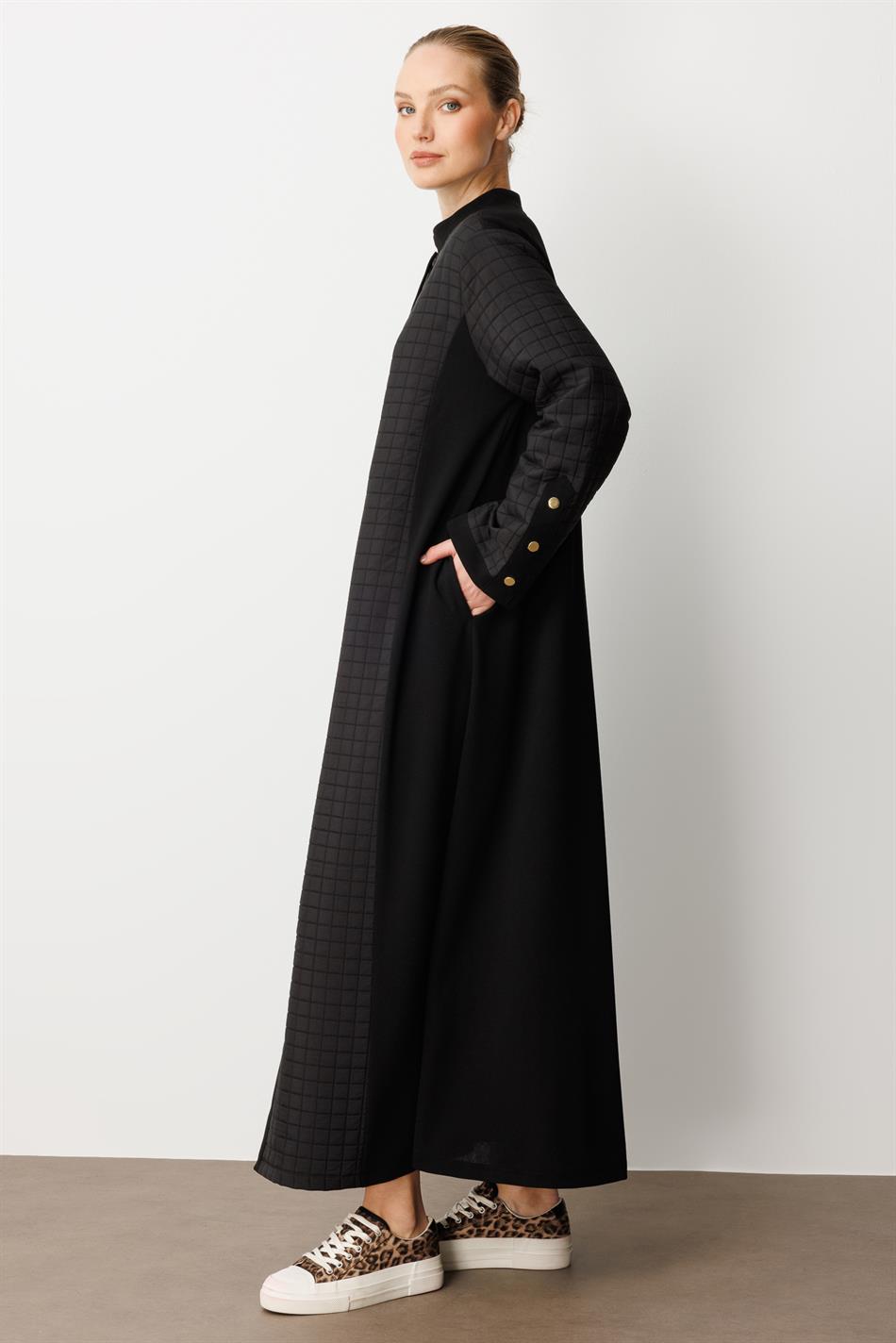 Zeitloser Trenchcoat aus gestepptem Jacquard- und Crêpe-Mix mit Futter – Schwarz