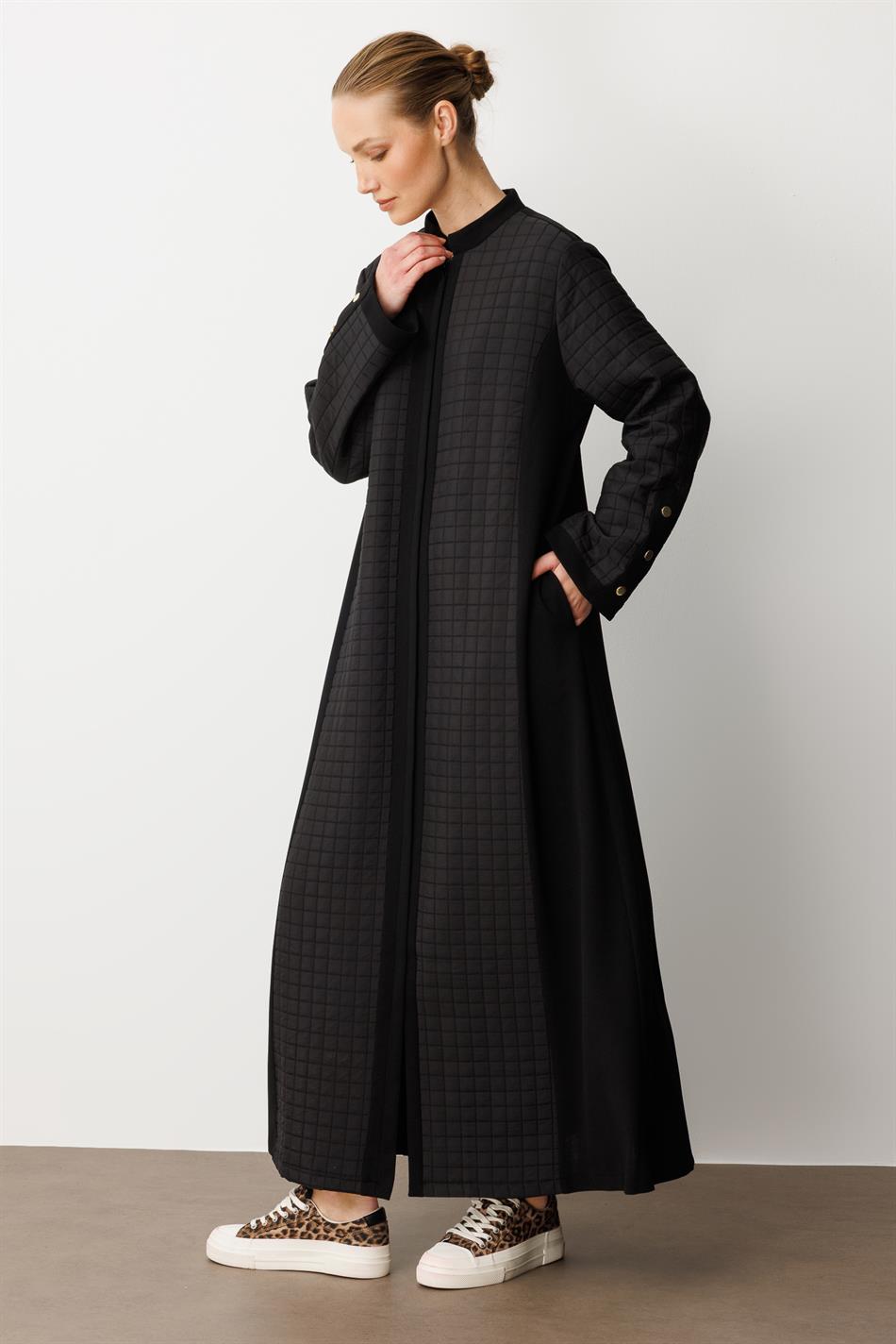 Zeitloser Trenchcoat aus gestepptem Jacquard- und Crêpe-Mix mit Futter – Schwarz