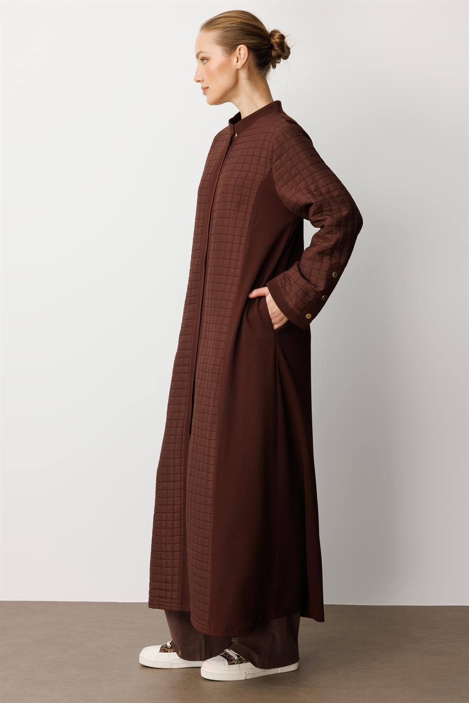 Gefütterter, zeitloser Trenchcoat aus gestepptem Jacquard- und Crêpe-Mix – Kaffeebraun