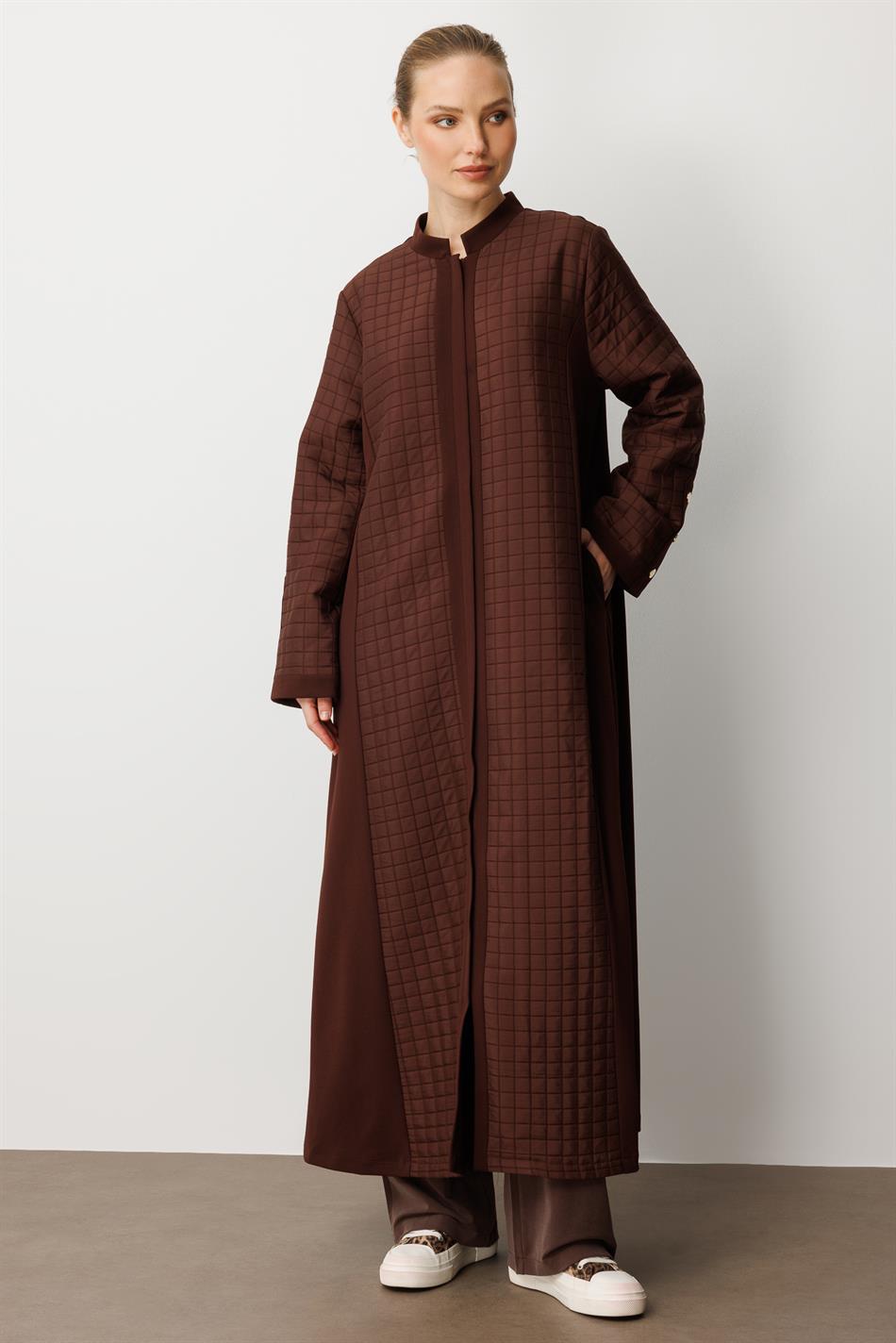 Gefütterter, zeitloser Trenchcoat aus gestepptem Jacquard- und Crêpe-Mix – Kaffeebraun