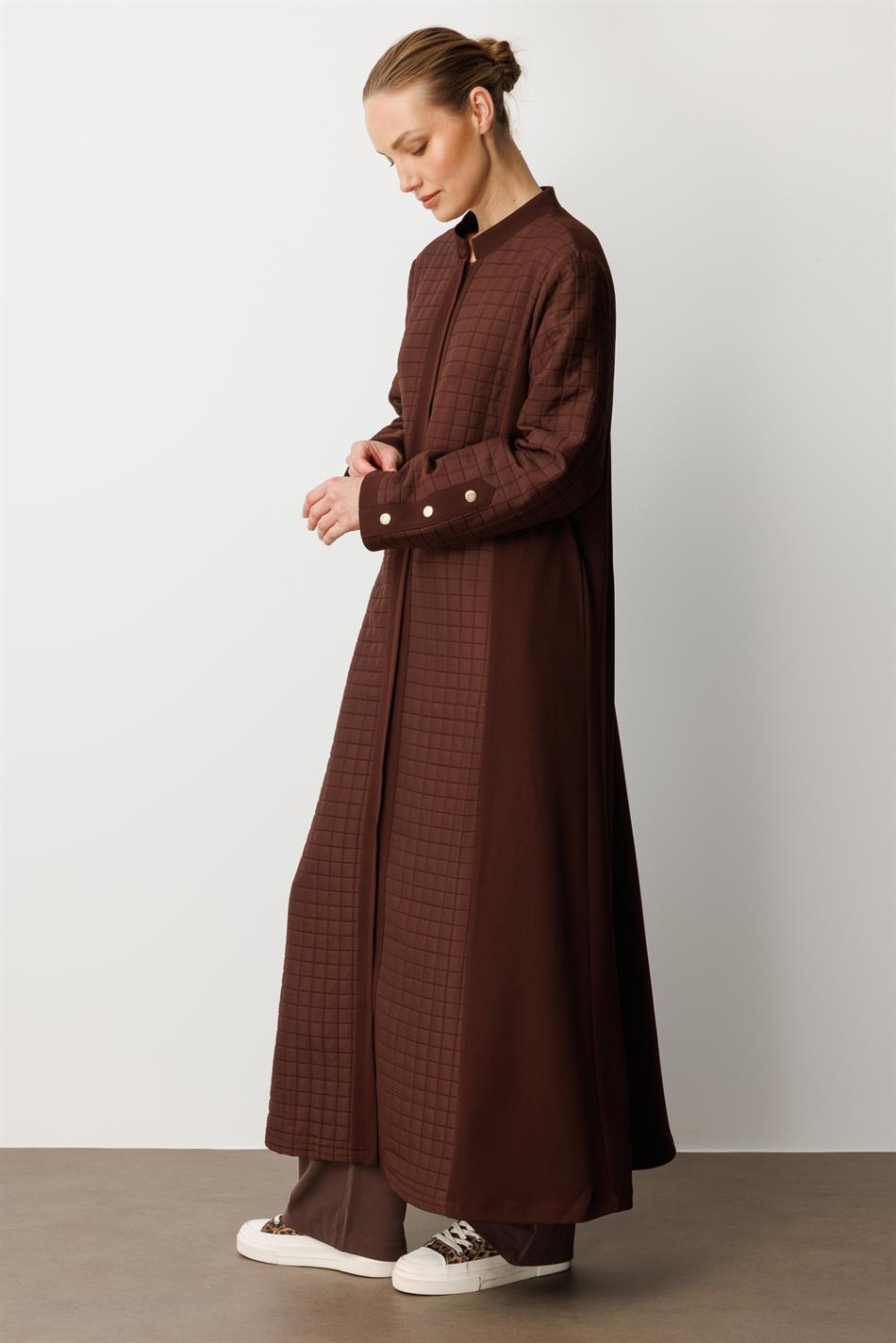 Gefütterter, zeitloser Trenchcoat aus gestepptem Jacquard- und Crêpe-Mix – Kaffeebraun