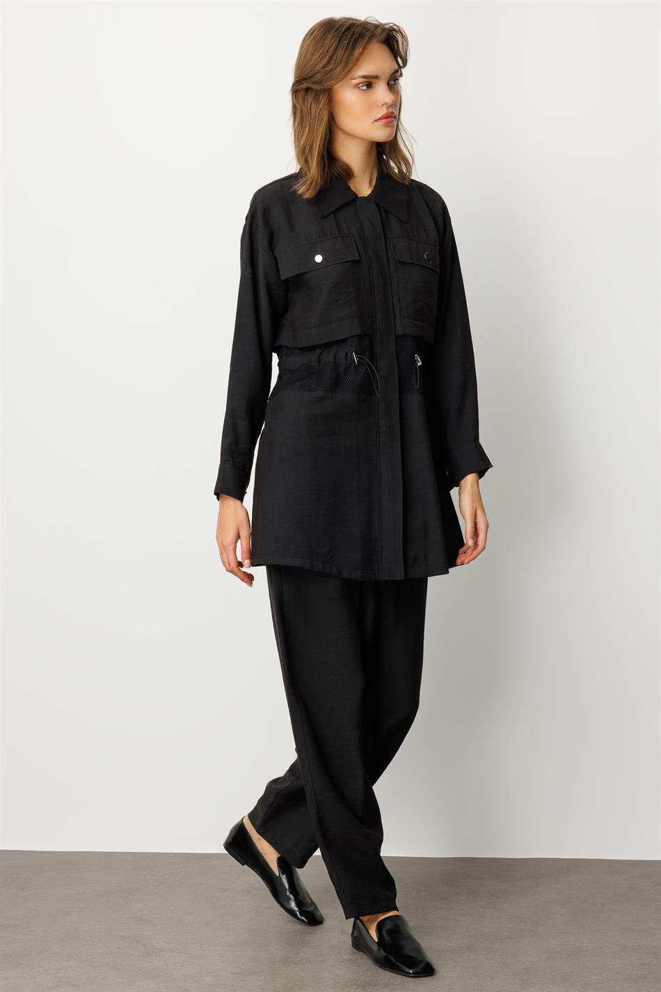 Hosenanzug aus Modal (90 % Naturfaser) mit Mesh-Besatz – zeitlos und saisonunabhängig – Schwarz