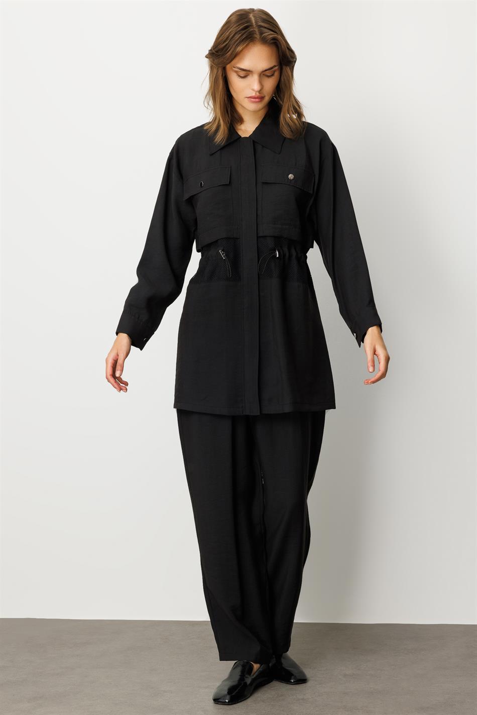 Hosenanzug aus Modal (90 % Naturfaser) mit Mesh-Besatz – zeitlos und saisonunabhängig – Schwarz