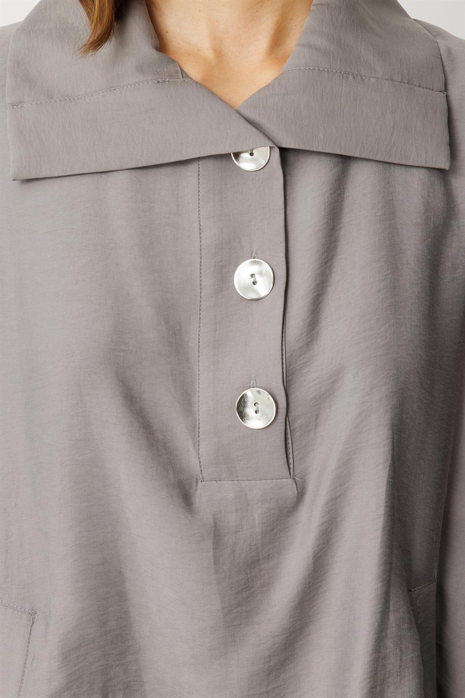 Modell (90 % Naturmaterial) Fließendes Rock-Set aus weichem Stoff mit Accessoires - Grau