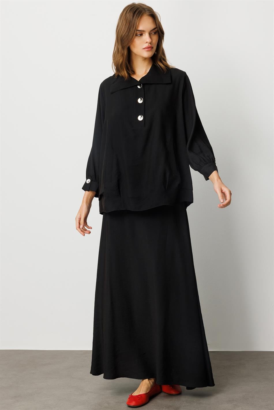 Model (90% Natural Content) Flowy Soft Fabric Skirt Set with Accessory Details - Black