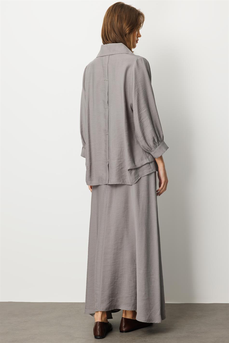 Modell (90 % Naturmaterial) Fließendes Rock-Set aus weichem Stoff mit Accessoires - Grau