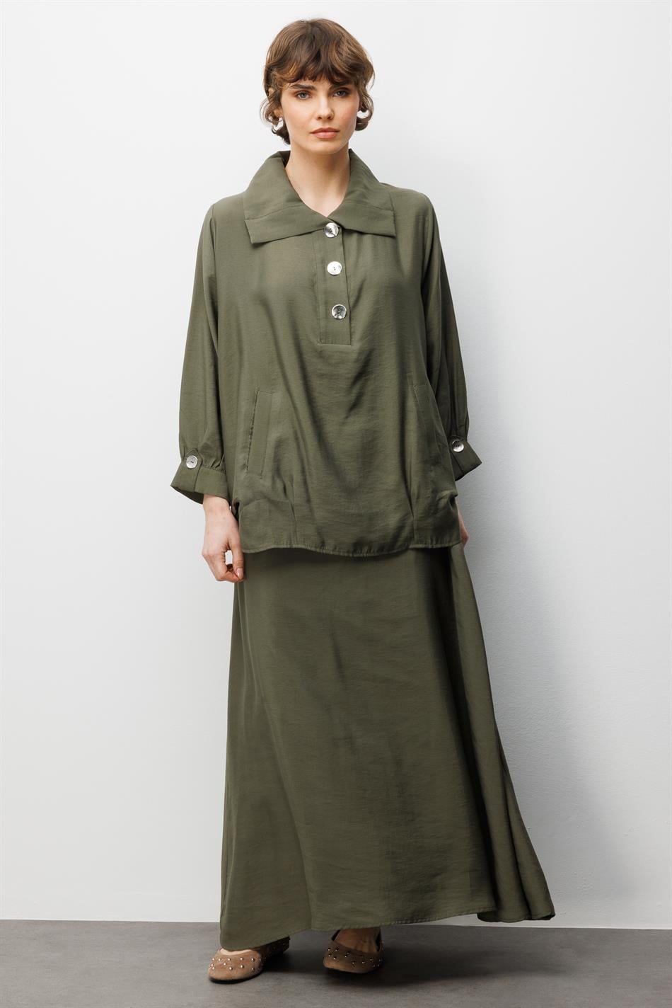 Model (90% natuurlijke ingrediënten) Soepelvallende rokset van zachte stof met accessoires - Khaki