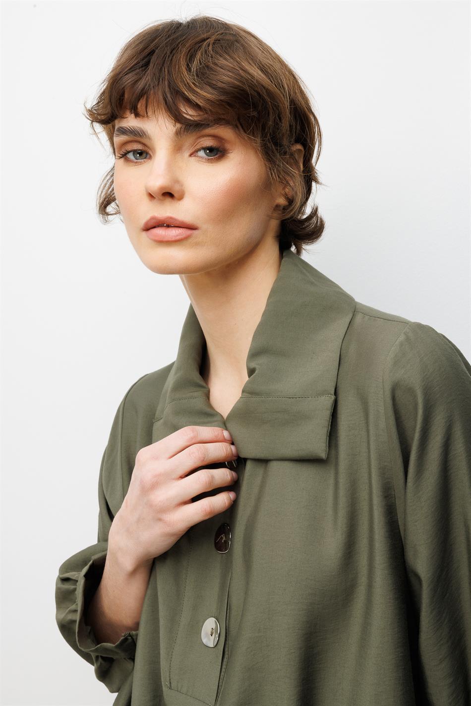 Model (90% natuurlijke ingrediënten) Soepelvallende rokset van zachte stof met accessoires - Khaki