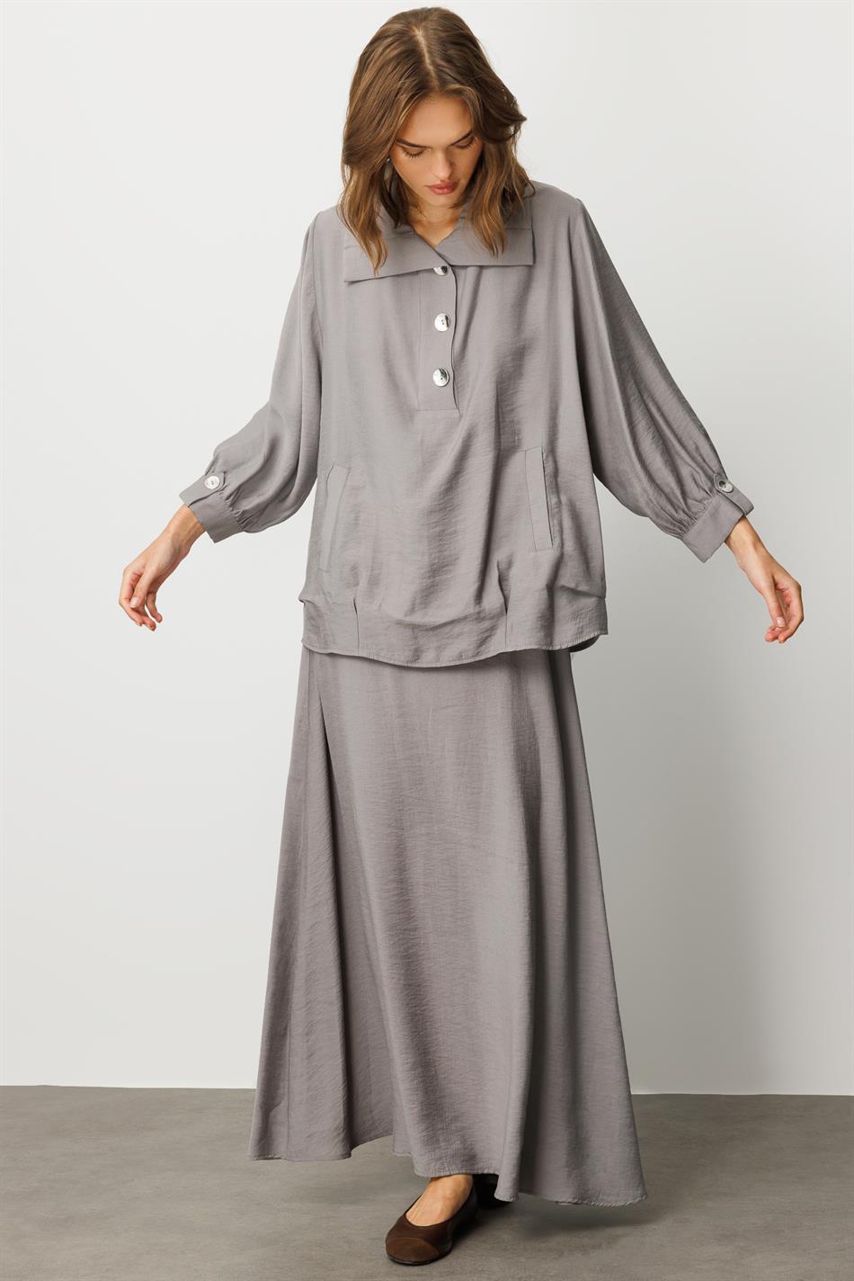 Modell (90 % Naturmaterial) Fließendes Rock-Set aus weichem Stoff mit Accessoires - Grau