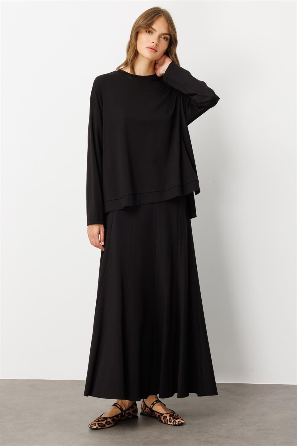 Mybch Örme Ekstra Dökümlü Yumuşak Dokulu Parçalı Etek Kombinli Zamansız Takım-Siyah