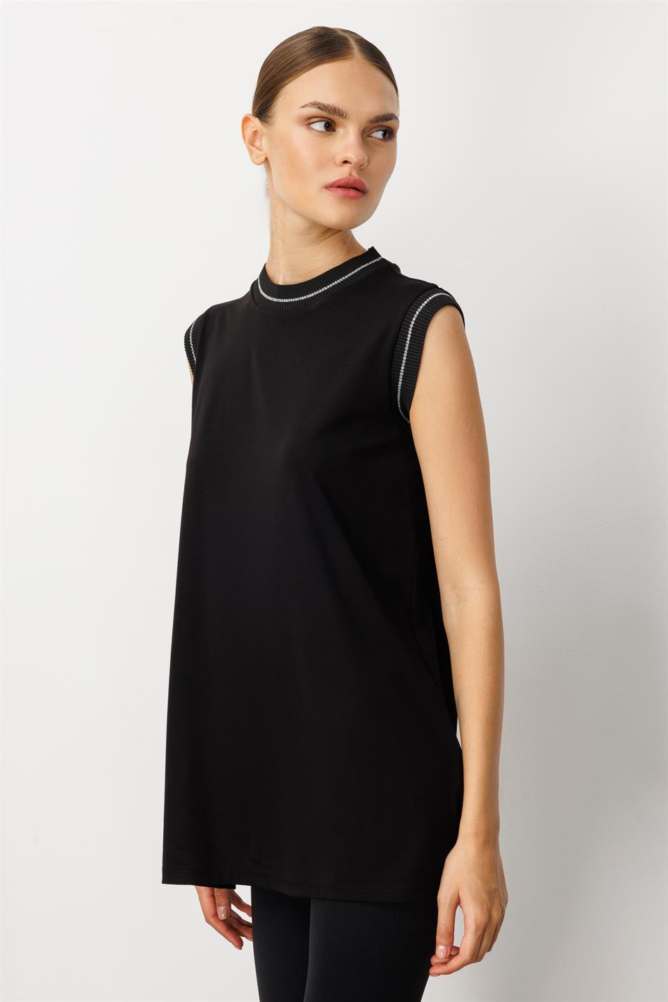 Mybch Örgü Əlavə Drapey Yumşaq Teksturalı Zamansız Qolsuz Top - Qara