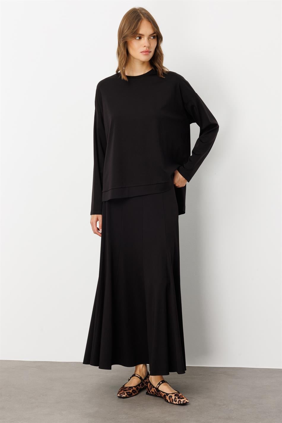 Mybch Örme Ekstra Dökümlü Yumuşak Dokulu Parçalı Etek Kombinli Zamansız Takım-Siyah