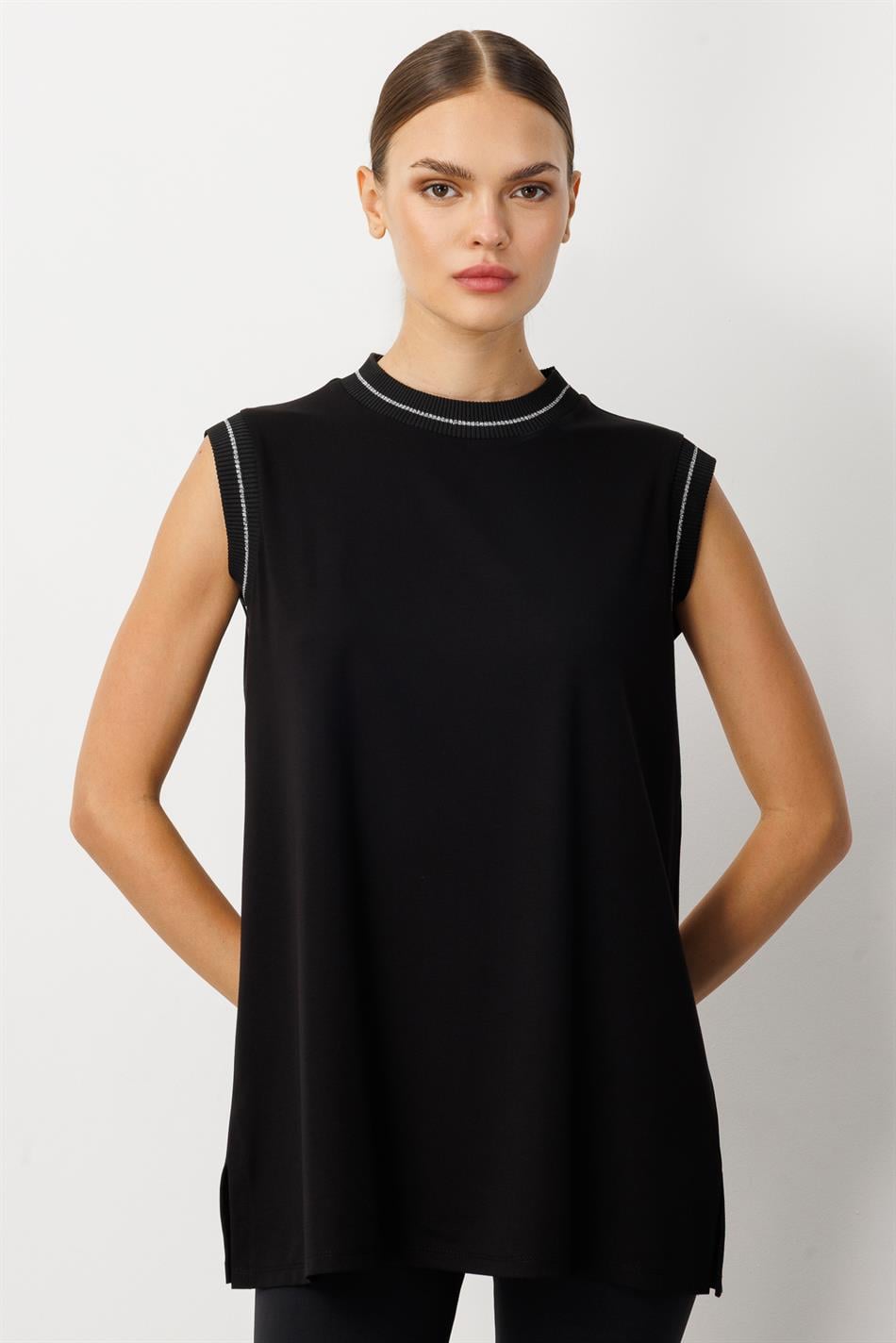 Mybch Örgü Əlavə Drapey Yumşaq Teksturalı Zamansız Qolsuz Top - Qara