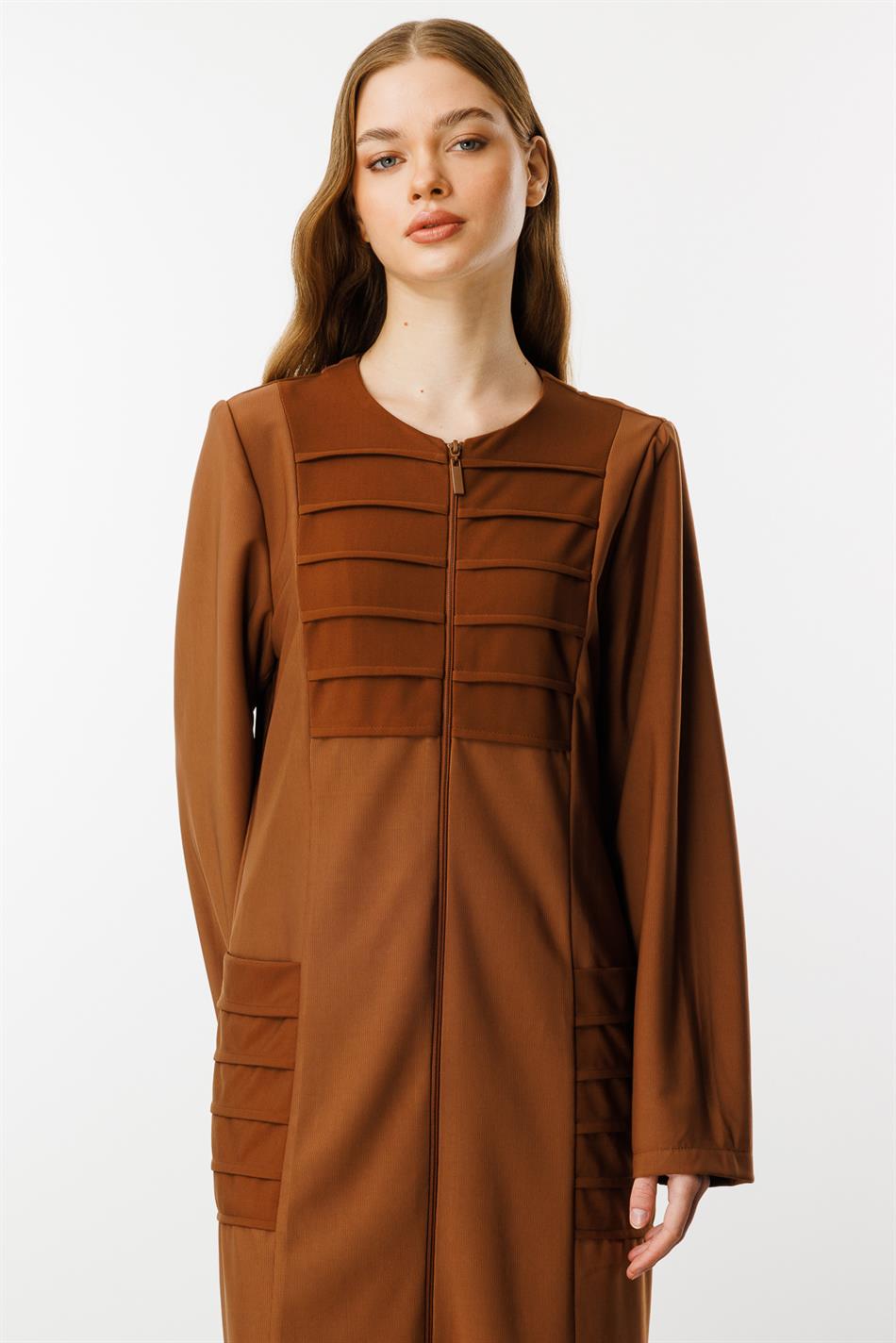 Sportlich drapierter Abaya-Stoff mit Rippdetails – Braun