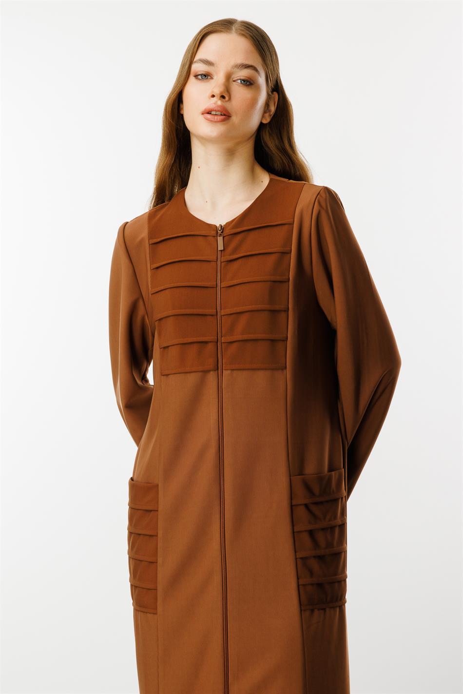 Sportlich drapierter Abaya-Stoff mit Rippdetails – Braun