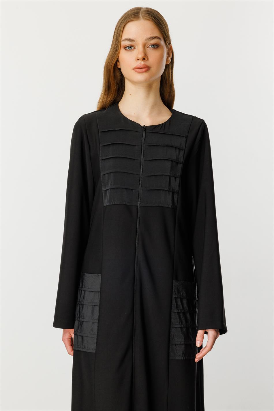 Sportlicher Abaya-Mantel aus geripptem, drapiertem Stoff – Schwarz
