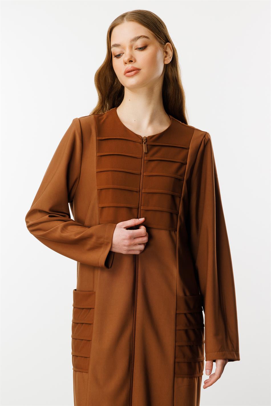 Sportlich drapierter Abaya-Stoff mit Rippdetails – Braun