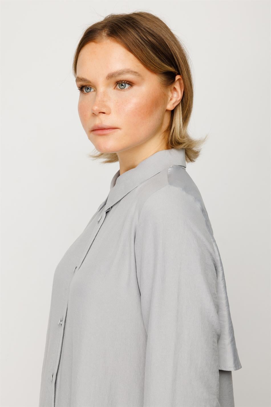 NOUVO Seidenstruktur-Mantel/Kleid – Grau