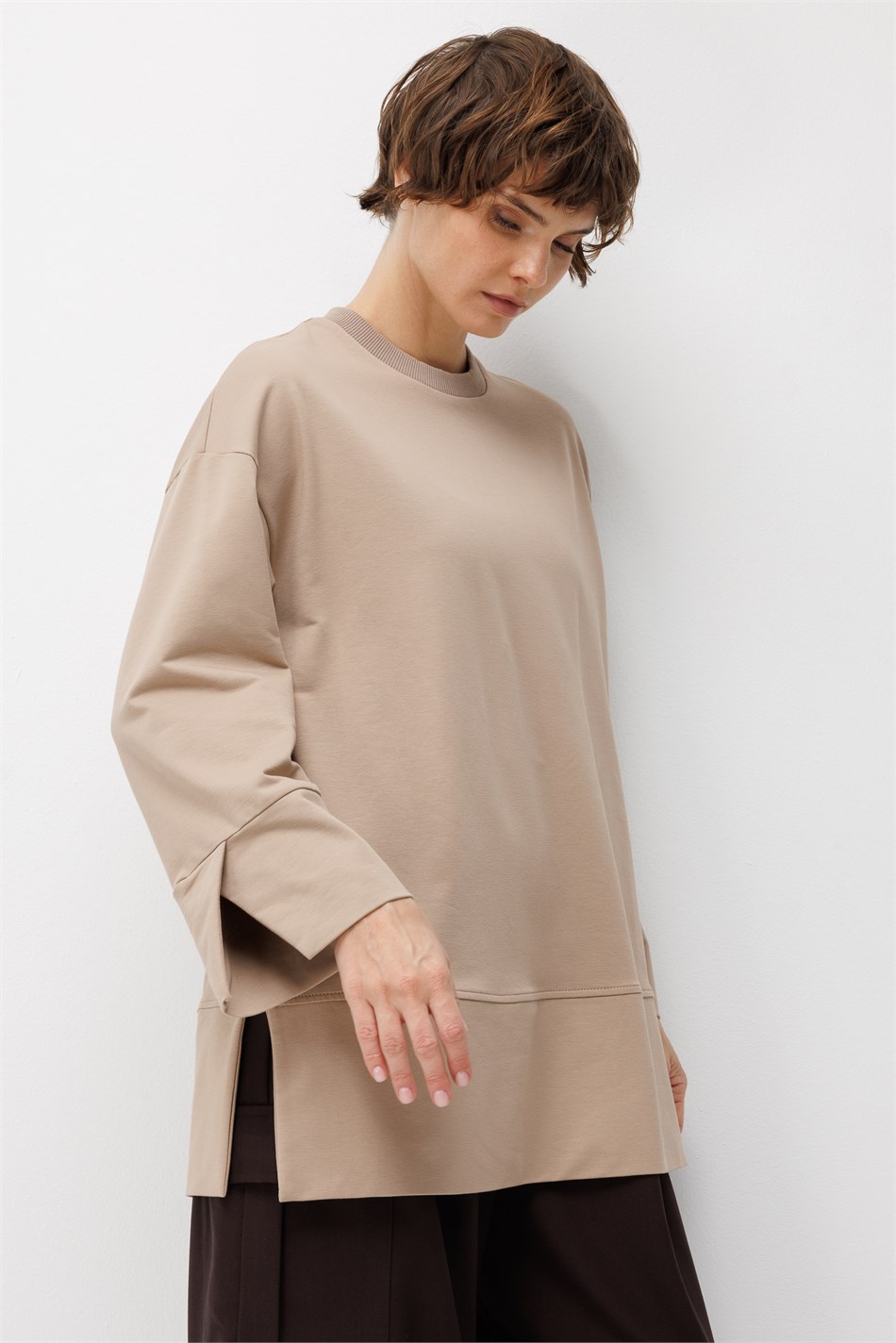 Örme Kol ve Yırtmaç Detaylı Tunik Sweatshirt-Vizon