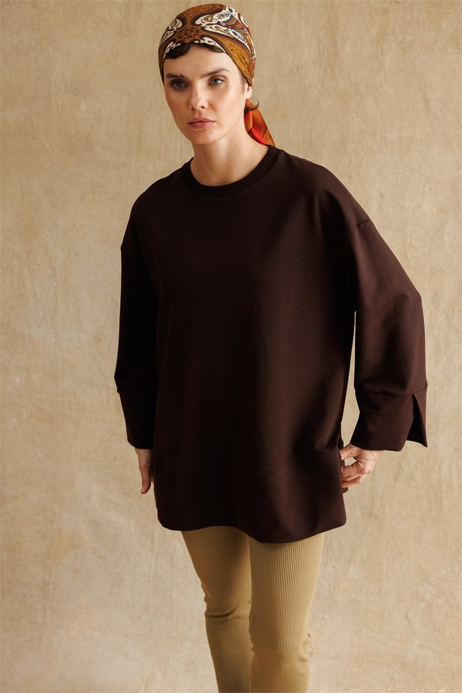 Örme Kol ve Yırtmaç Detaylı Tunik Sweatshirt-Kahve