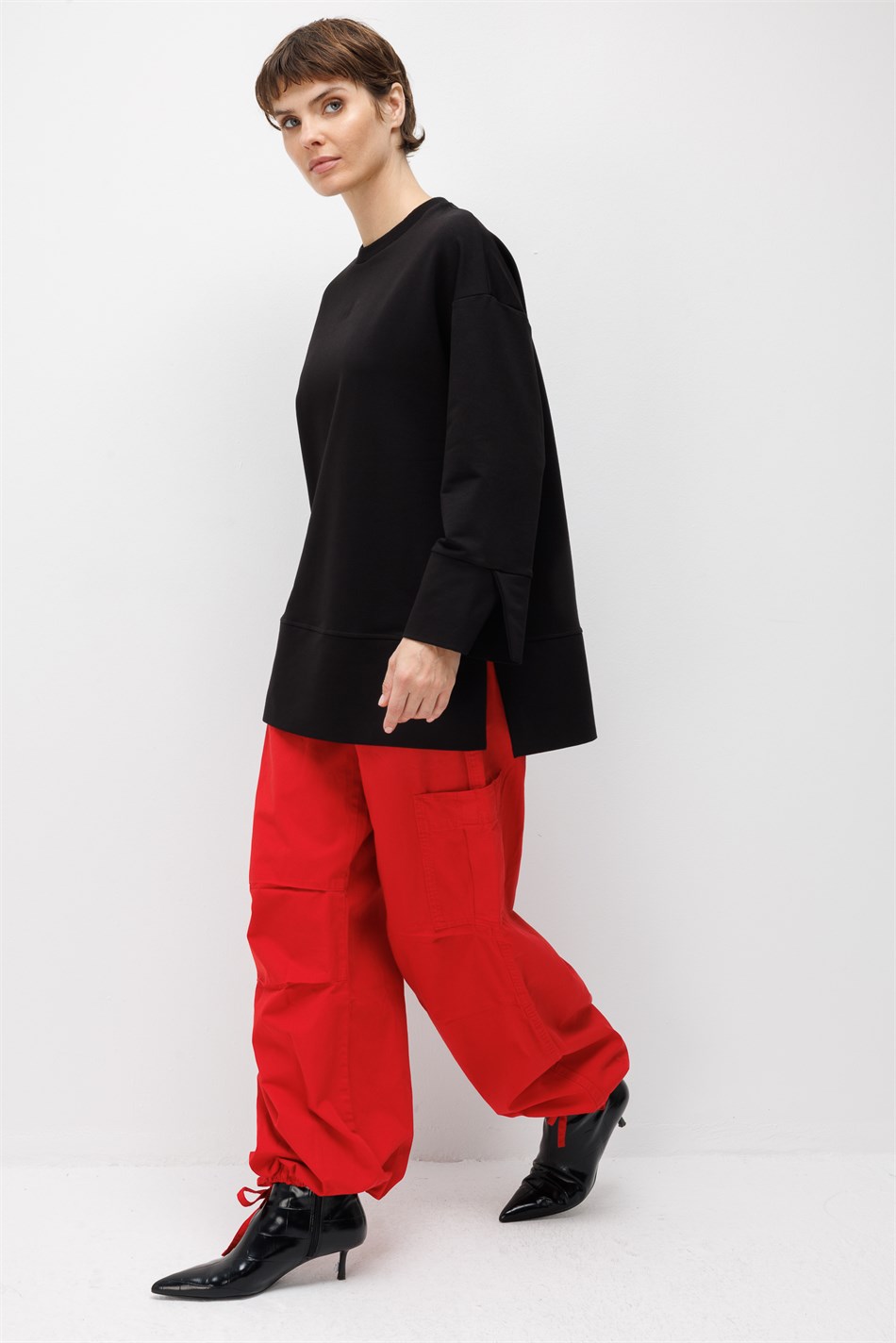 Örme Kol ve Yırtmaç Detaylı Tunik Sweatshirt-Siyah