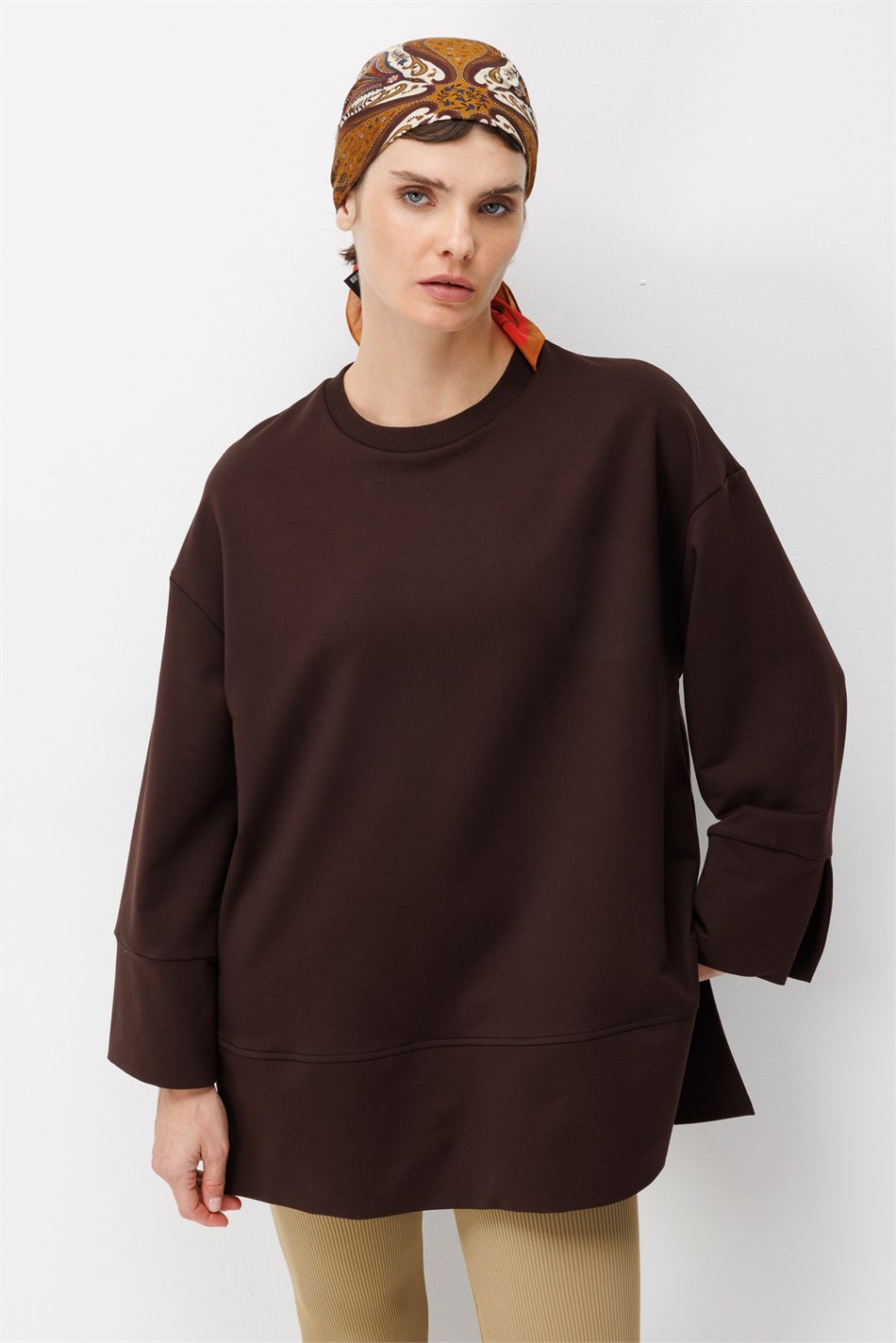 Örme Kol ve Yırtmaç Detaylı Tunik Sweatshirt-Kahve