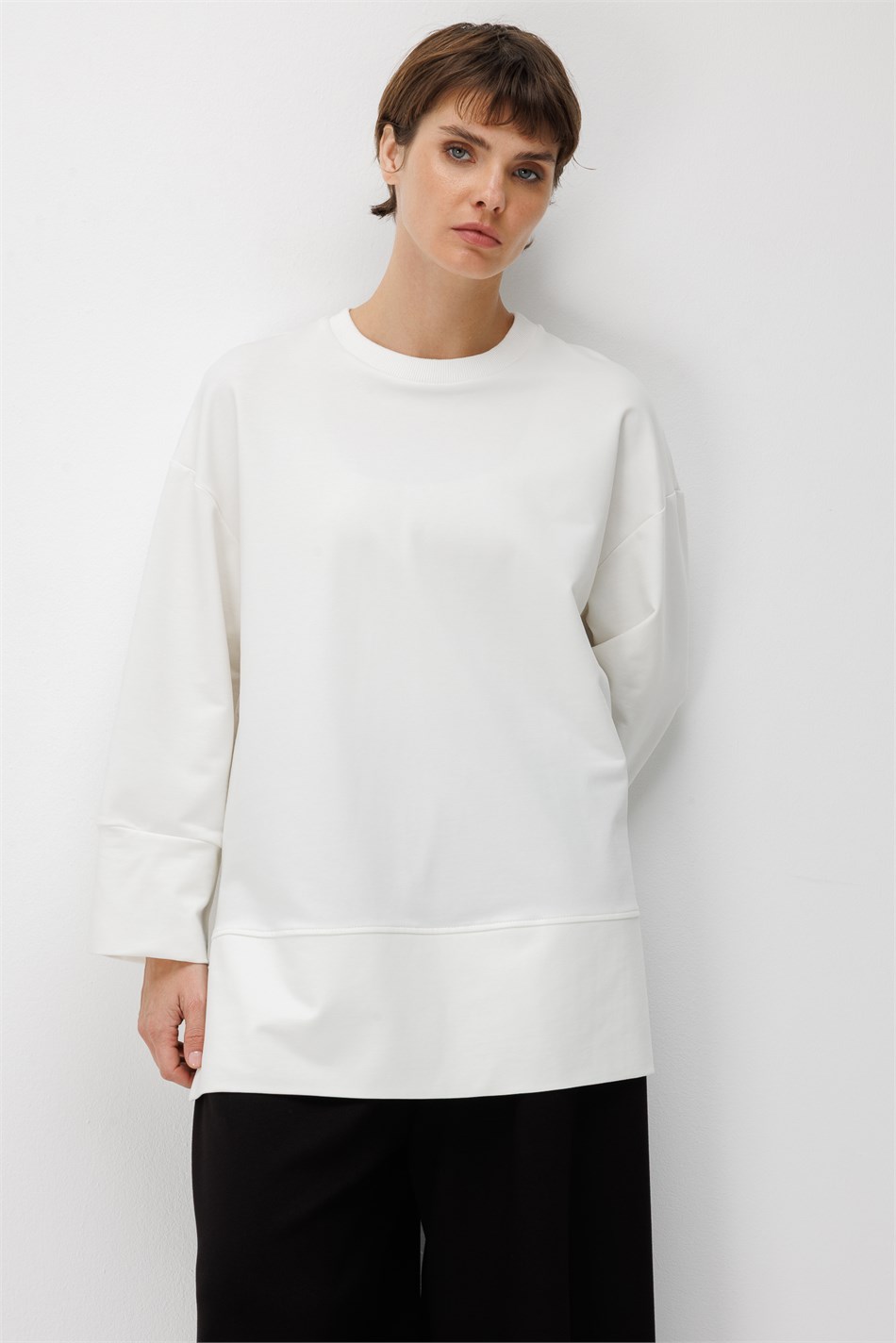 Örme Kol ve Yırtmaç Detaylı Tunik Sweatshirt-Ekru