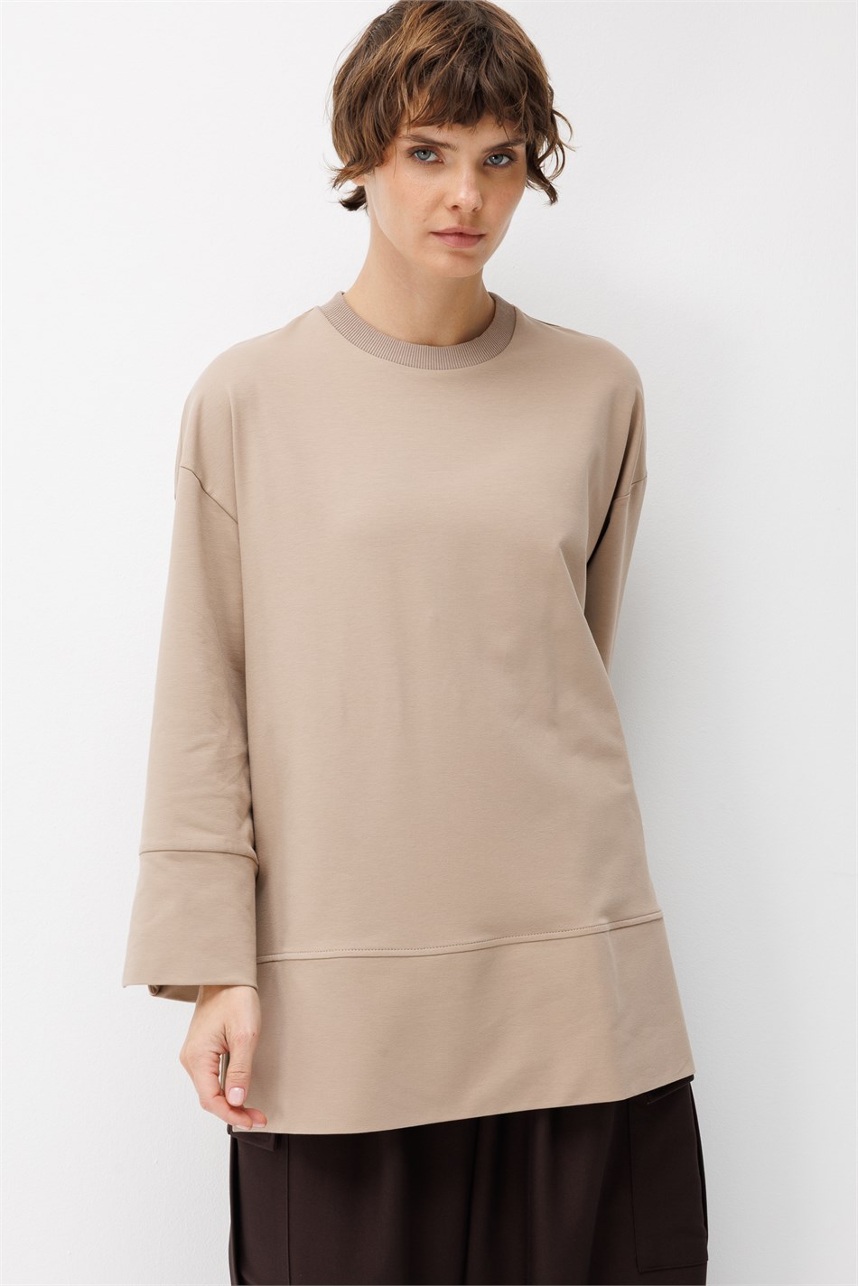 Örme Kol ve Yırtmaç Detaylı Tunik Sweatshirt-Vizon
