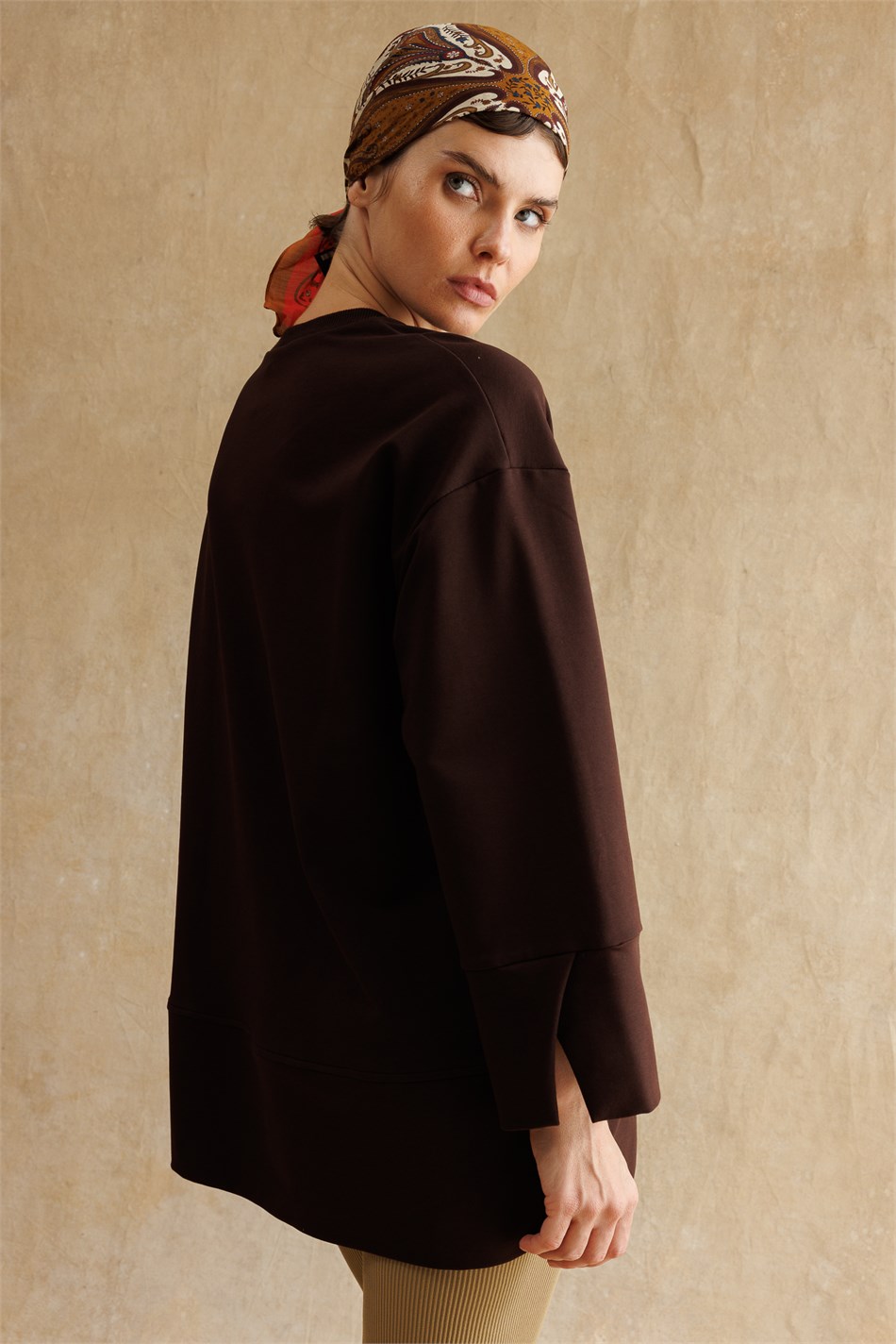 Örme Kol ve Yırtmaç Detaylı Tunik Sweatshirt-Kahve