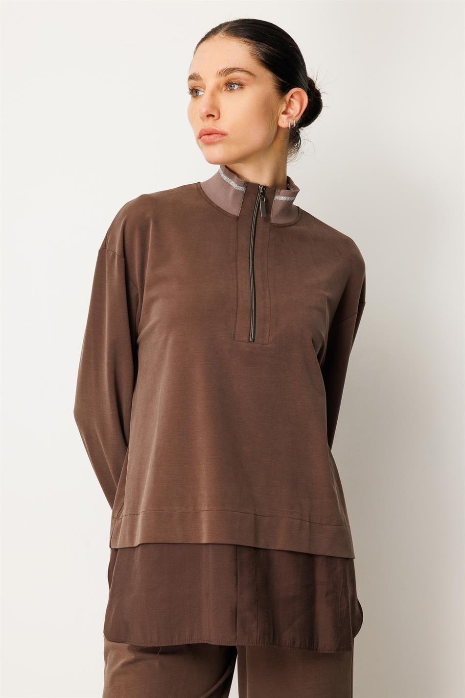 Gebreide set van zachte modal, een broek met ribboordkraag van modal en een heupbedekkende tuniek - Koffie