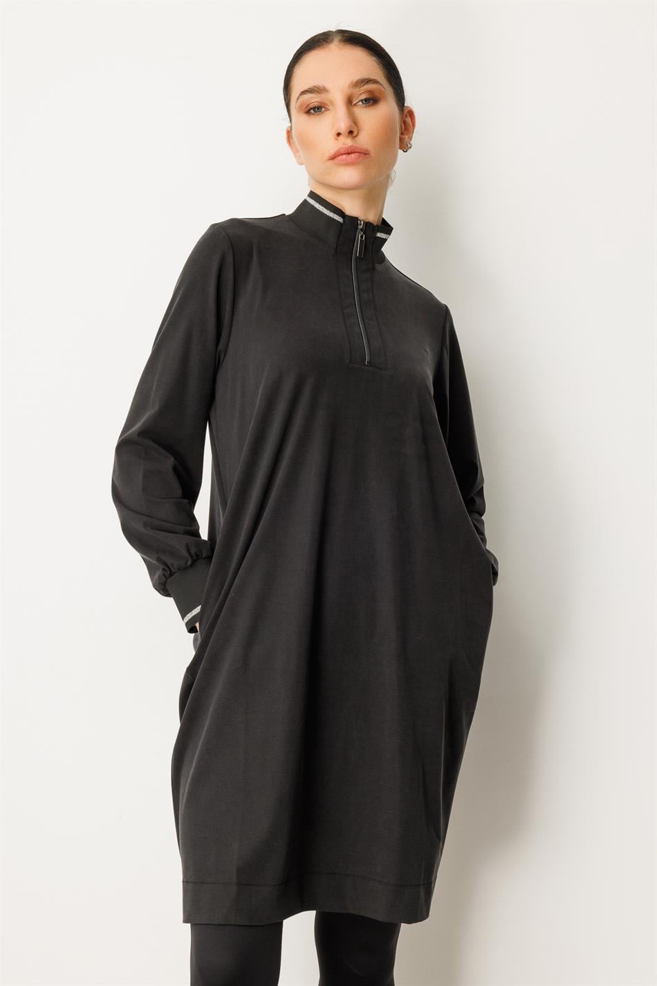 Gebreide, zachte modal sportieve tuniek tot halverwege de kuit met geribbelde mouwen en kraag - Zwart