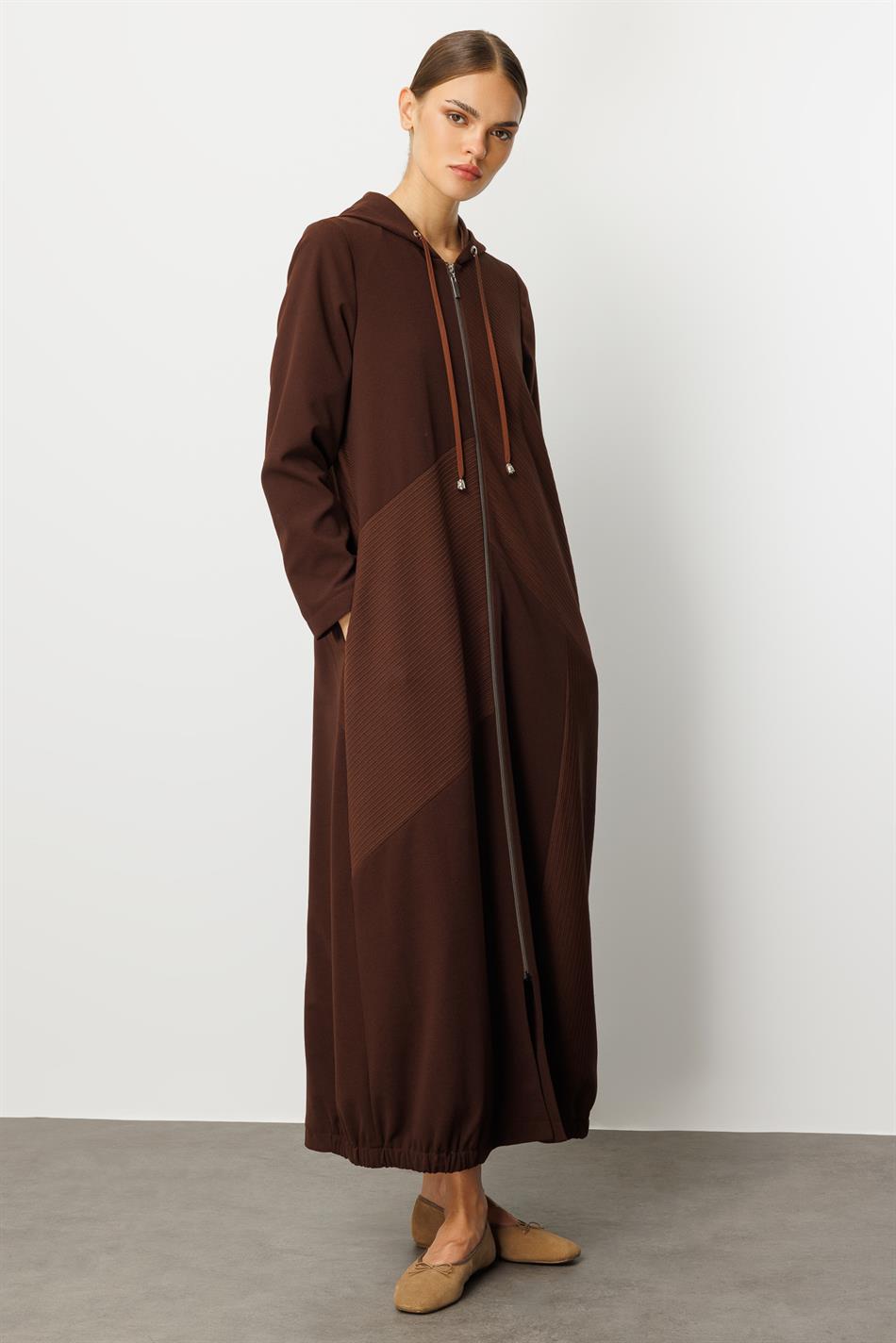 Otto-Stoff und schlichter Crêpe-Patchwork, vollständig gefüttert, zeitloser saisonaler Trenchcoat/Cape – Braun