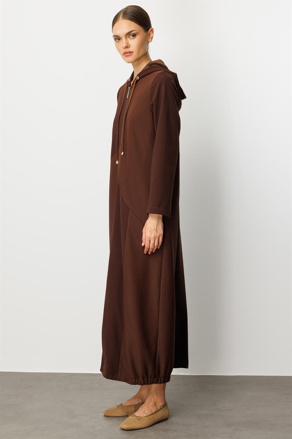 Otto-Stoff und schlichter Crêpe-Patchwork, vollständig gefüttert, zeitloser saisonaler Trenchcoat/Cape – Braun