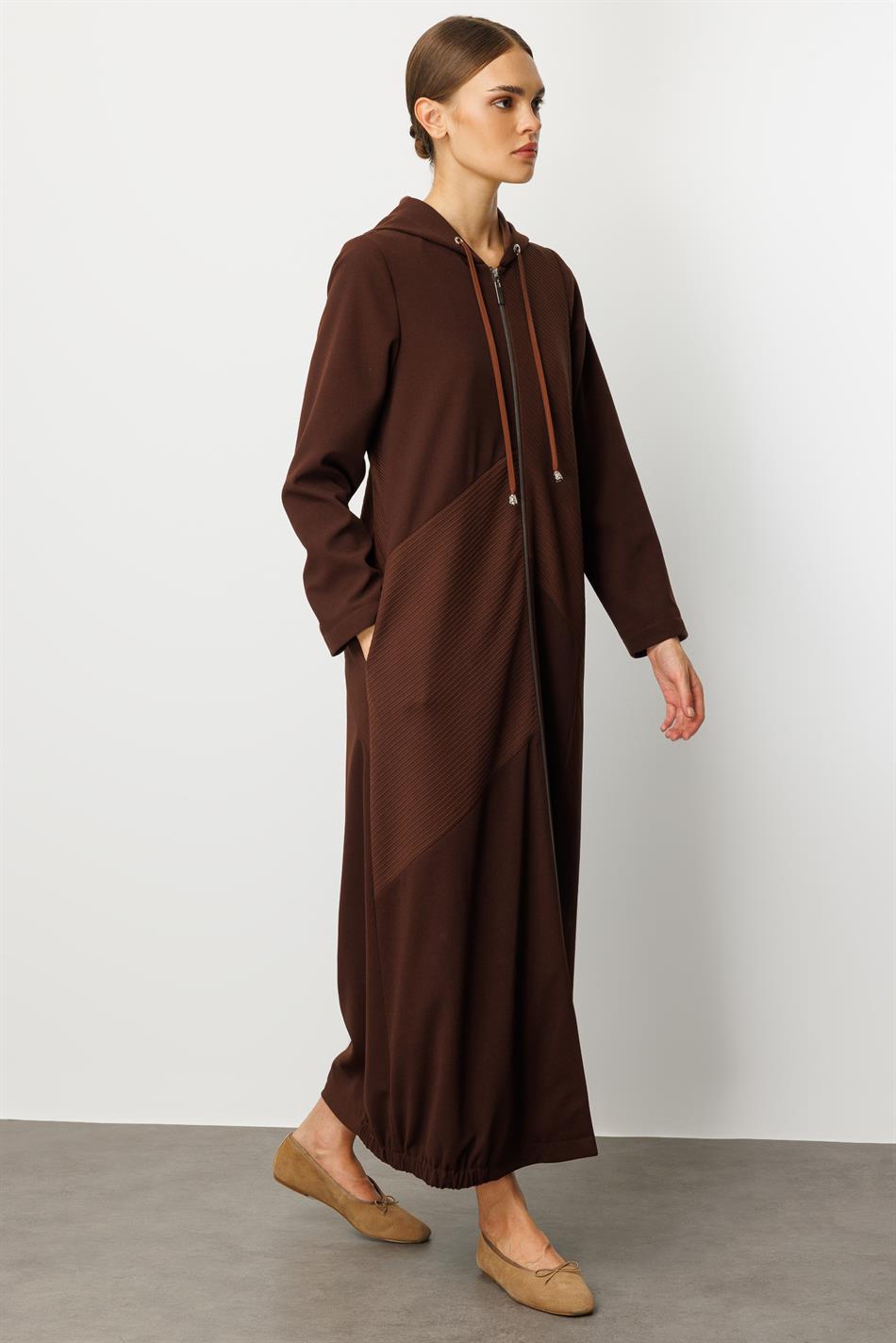 Otto-Stoff und schlichter Crêpe-Patchwork, vollständig gefüttert, zeitloser saisonaler Trenchcoat/Cape – Braun