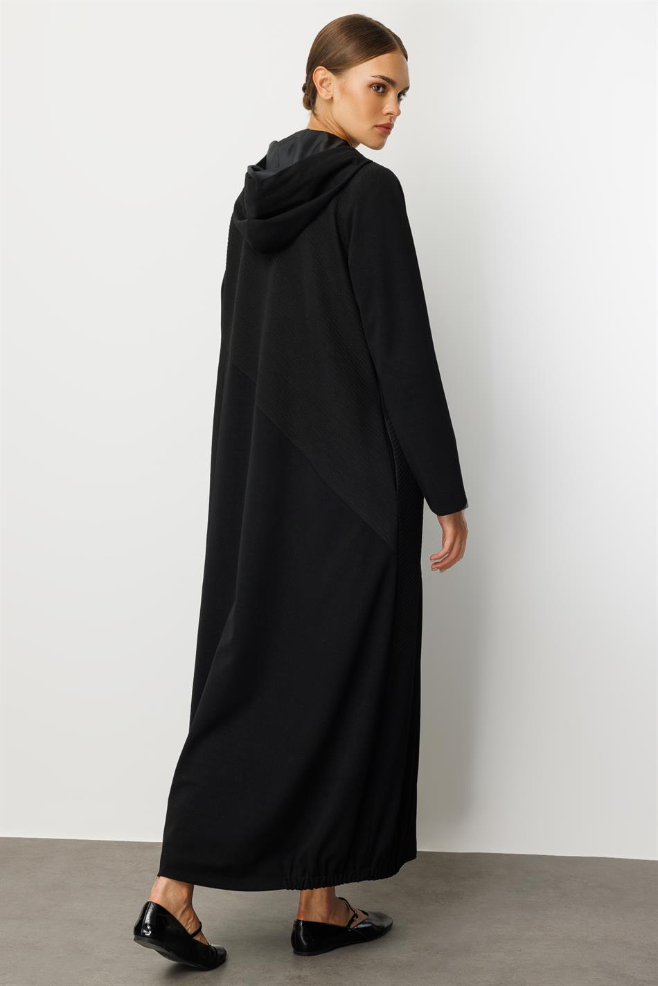 Otto-Stoff und schlichter Krepp-Patchwork, vollständig gefüttert, zeitloser saisonaler Trenchcoat/Cape – Schwarz