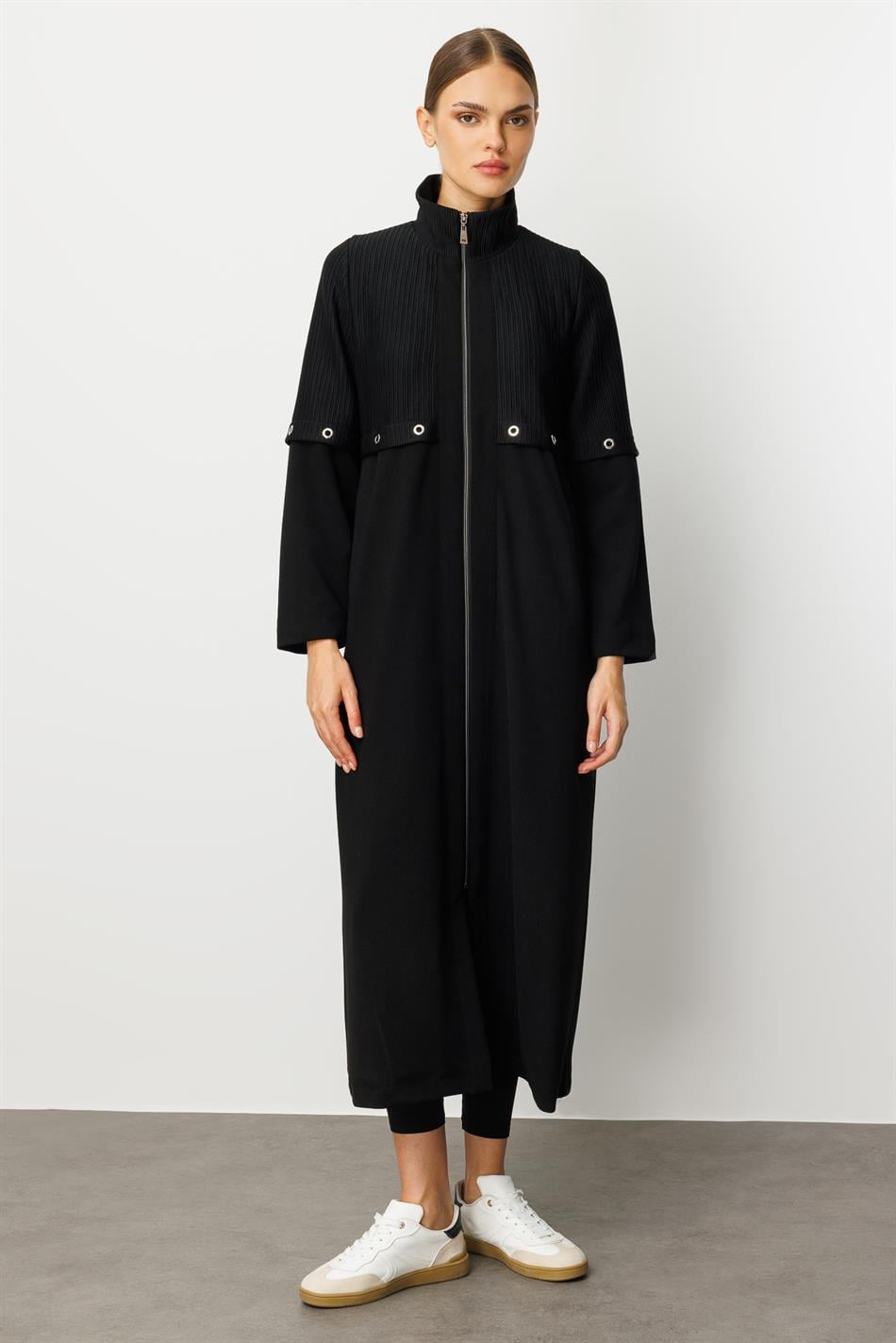 Gefüttert mit einer Mischung aus Otto- und Crêpe-Textur, verziert mit Zierelementen, zeitloser Trenchcoat/Mantel für die Saison – Schwarz