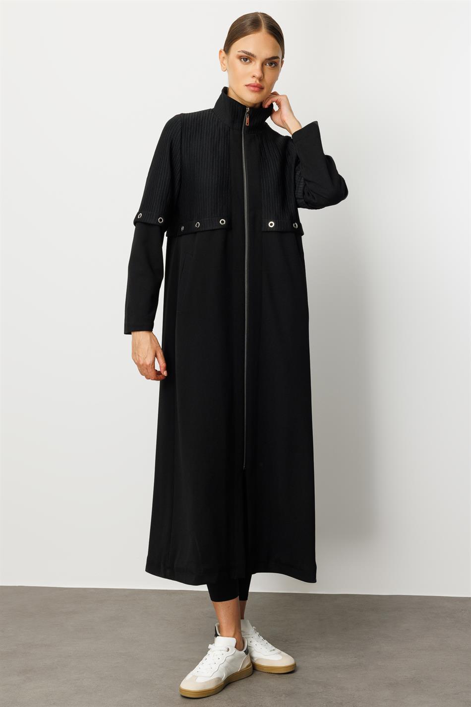 Gefüttert mit einer Mischung aus Otto- und Crêpe-Textur, verziert mit Zierelementen, zeitloser Trenchcoat/Mantel für die Saison – Schwarz