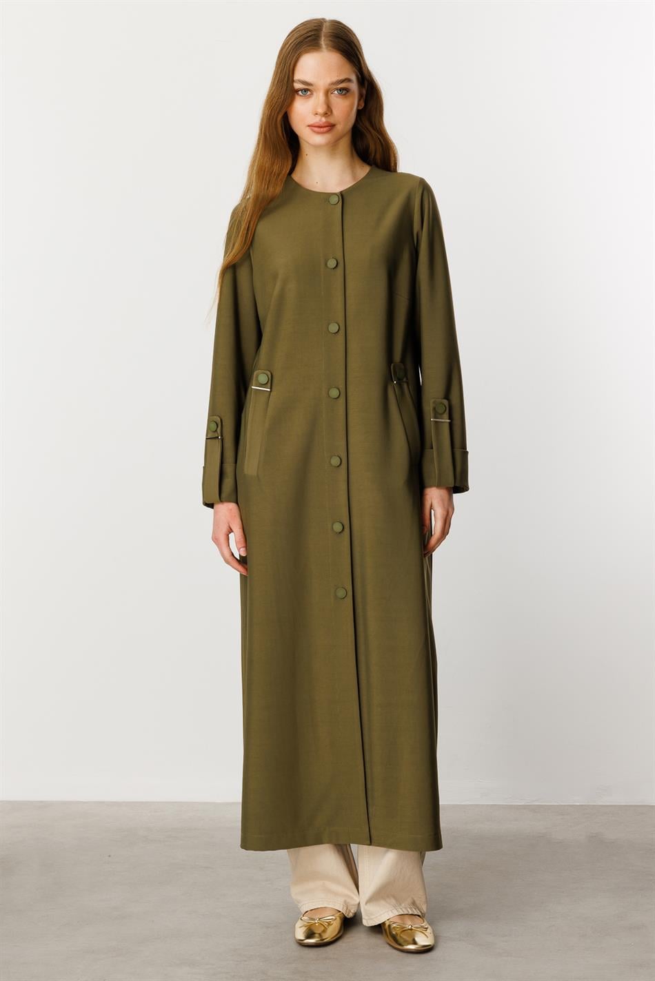 Op maat gemaakte gedrapeerde stoffen jas/abaya met accessoires - Khaki