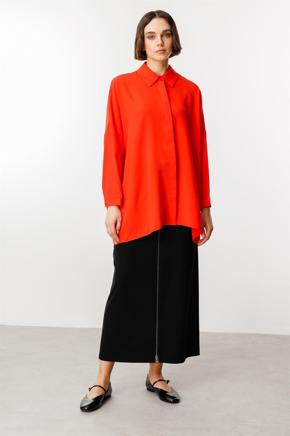 Op maat gemaakte, tijdloze blouse/tuniek van soepelvallende stof - Koraal
