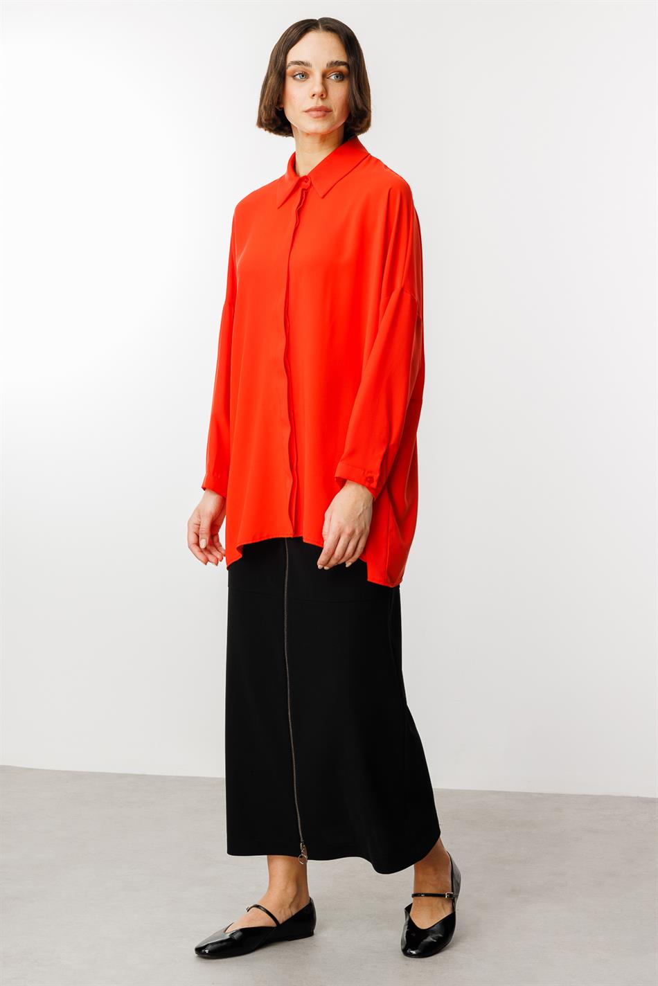 Op maat gemaakte, tijdloze blouse/tuniek van soepelvallende stof - Koraal