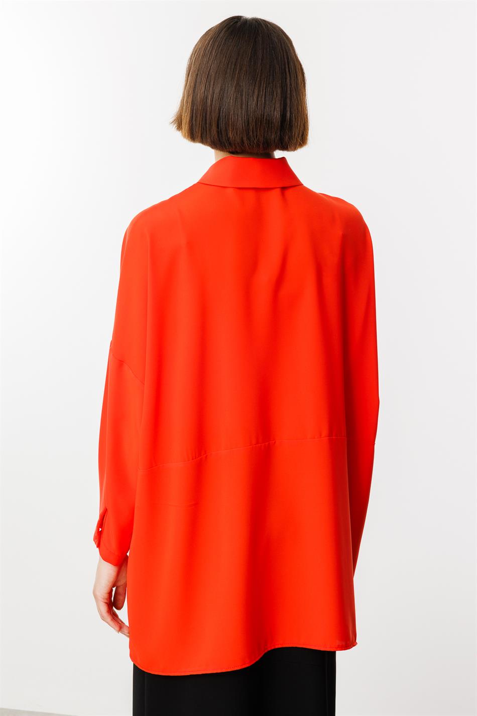 Op maat gemaakte, tijdloze blouse/tuniek van soepelvallende stof - Koraal