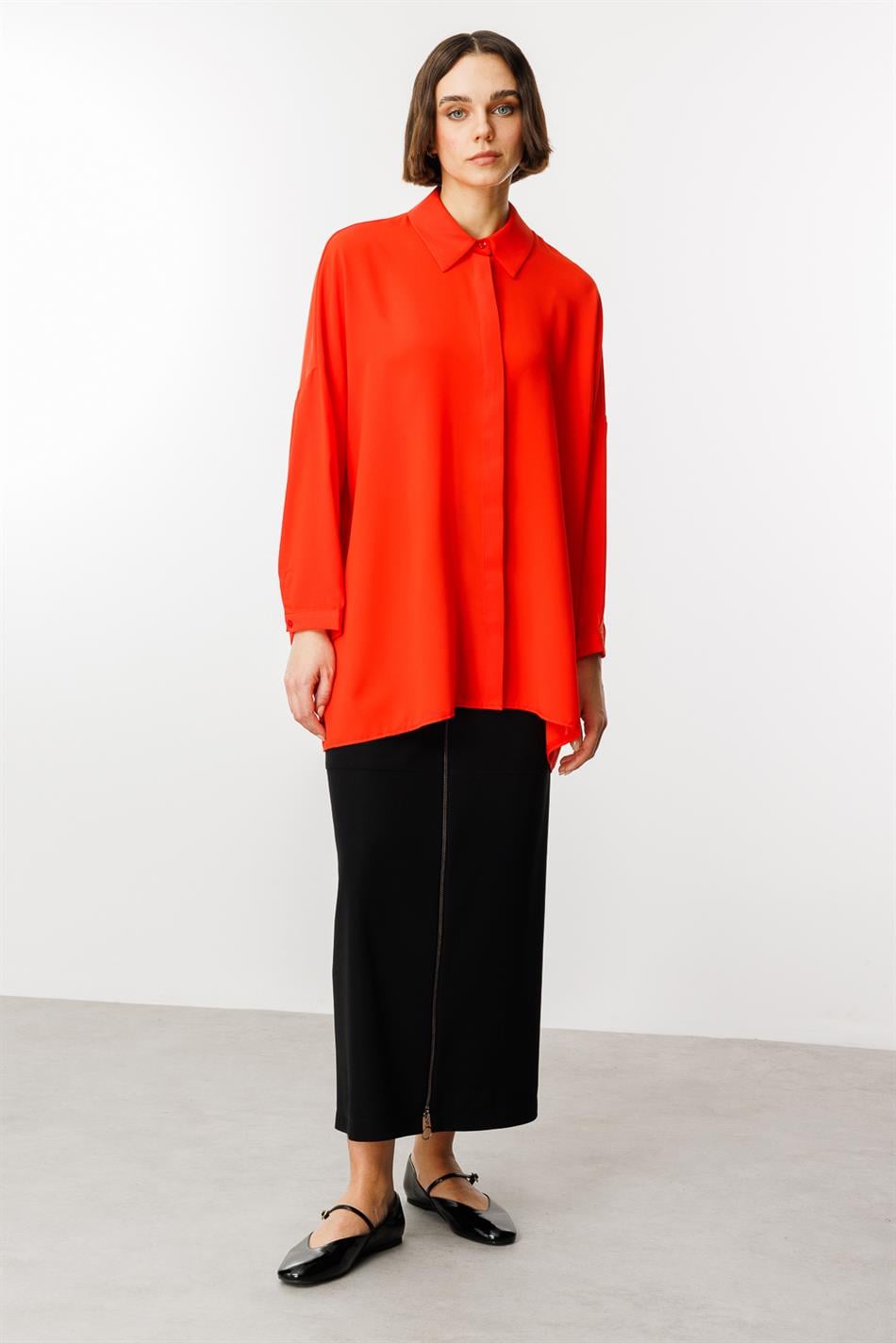 Op maat gemaakte, tijdloze blouse/tuniek van soepelvallende stof - Koraal