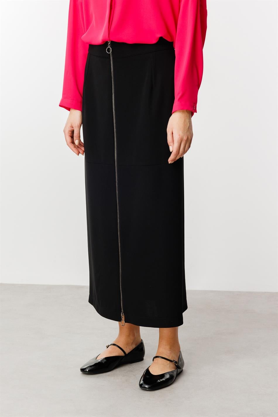 Part-Drawn Fabric Timeless Skirt - Black