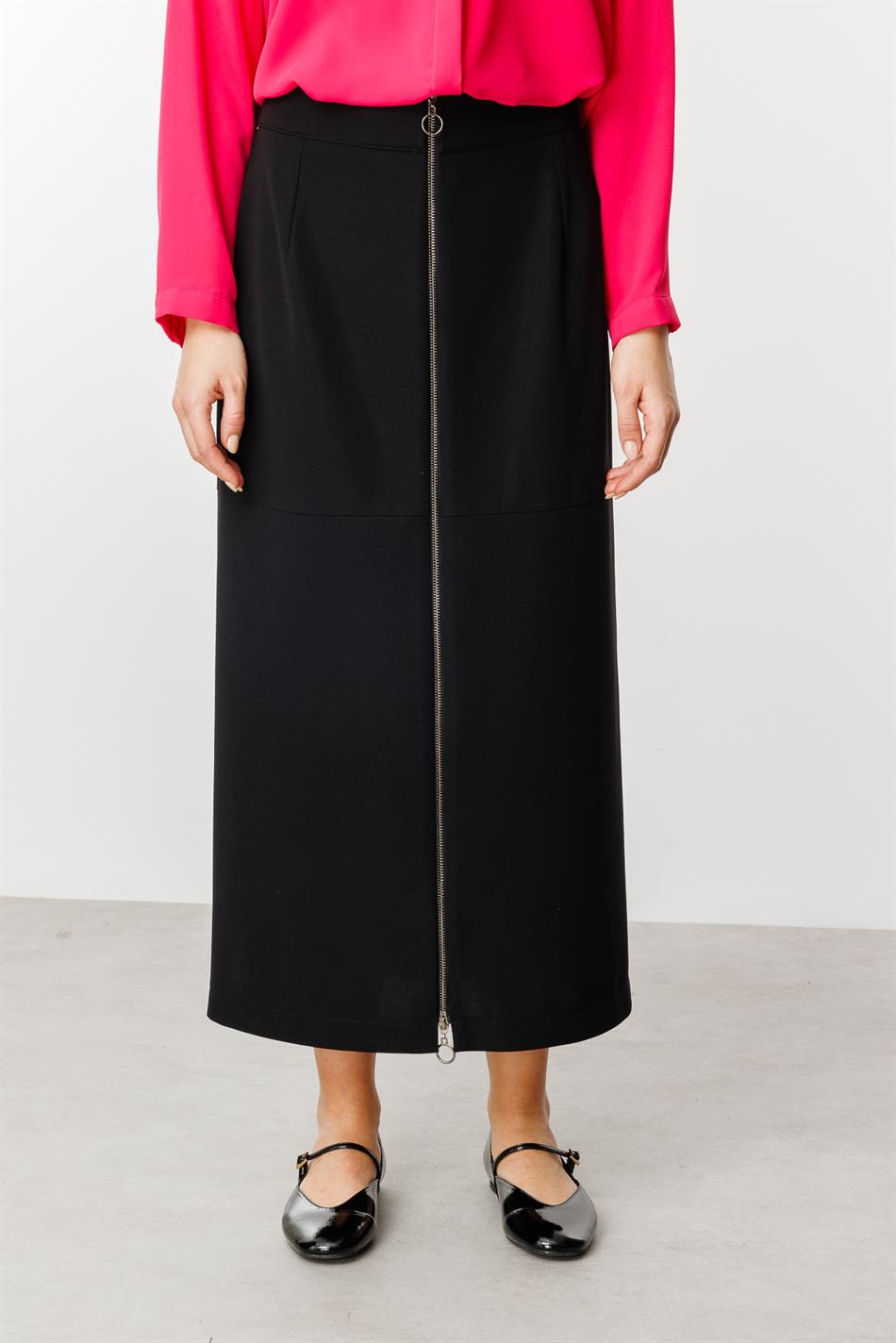 Part-Drawn Fabric Timeless Skirt - Black