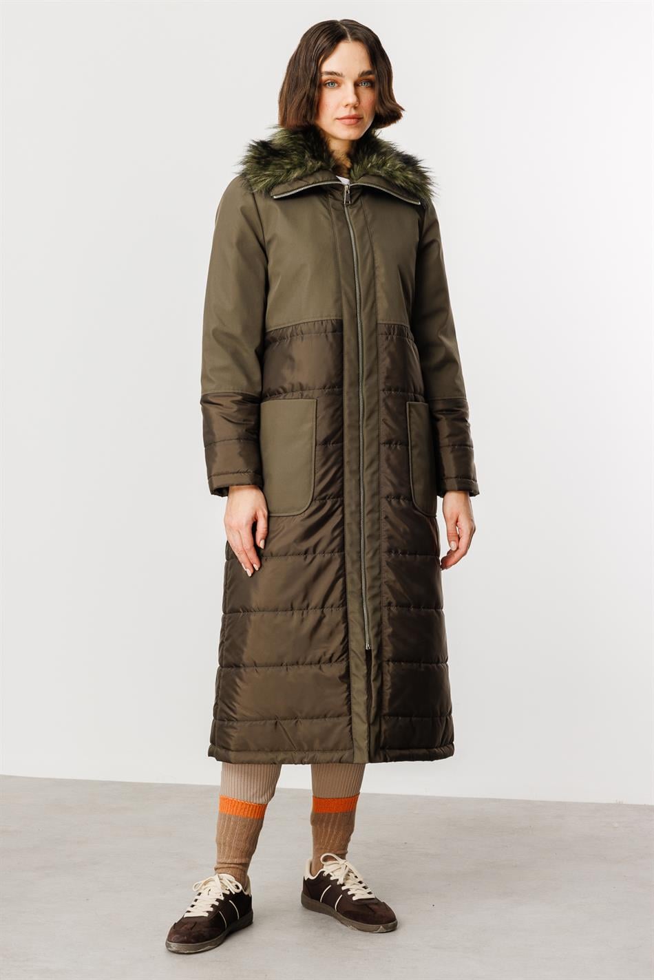 Sportjacke mit Plüschkragen, wattiertem Innenfutter – Khaki