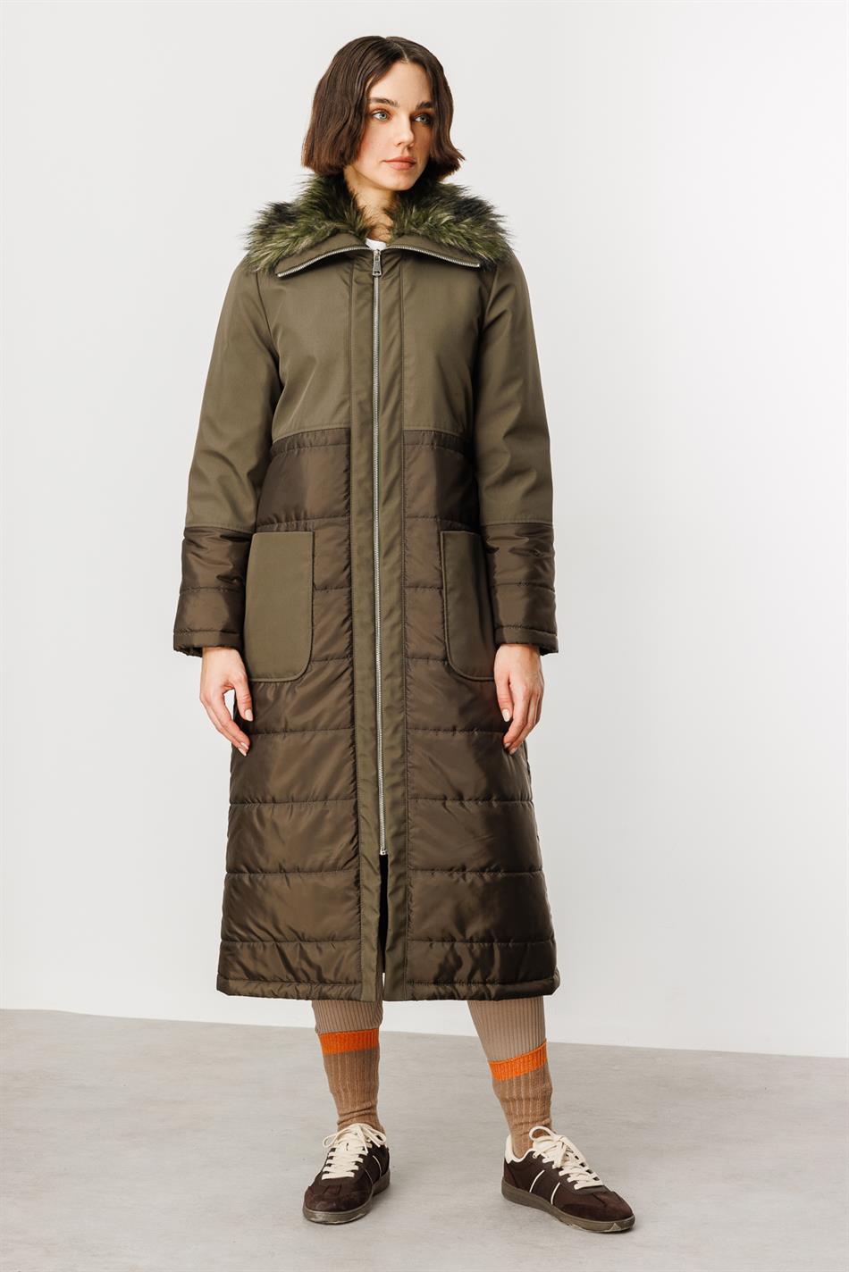 Sportjacke mit Plüschkragen, wattiertem Innenfutter – Khaki
