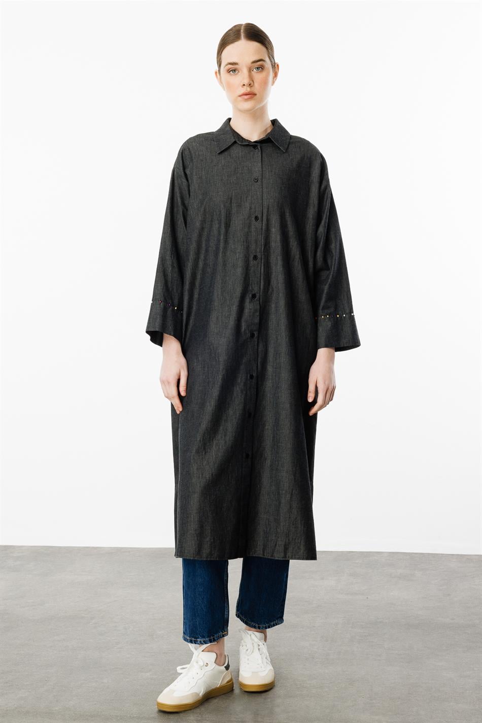 Perlina bestickter Sportmantel aus dünnem Denim, 100 % Baumwolle, Abaya – Schwarz
