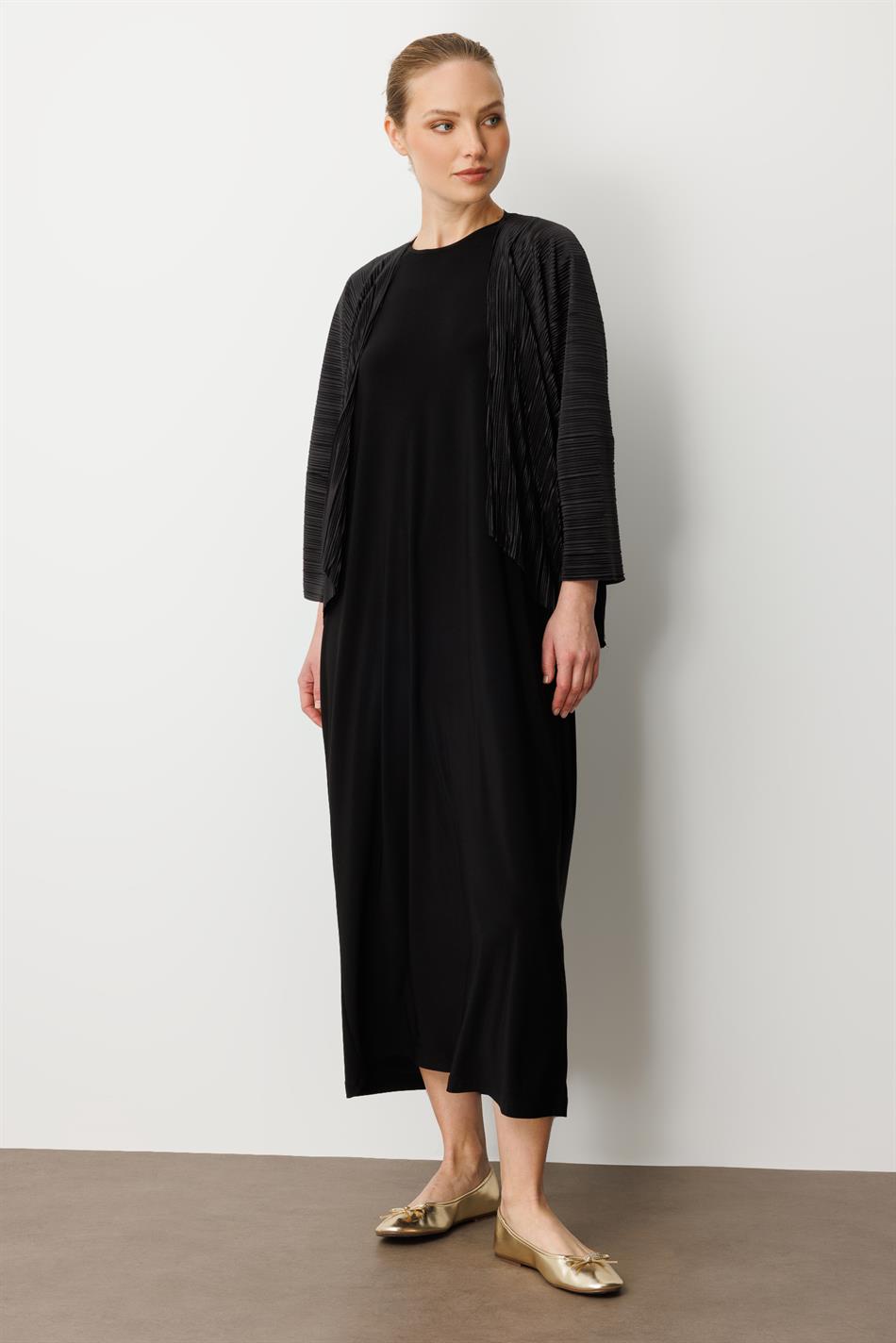 Plissiertes Sakko und detaillierte Unterwäsche – Komfortabler, zeitloser Anzug – Schwarz