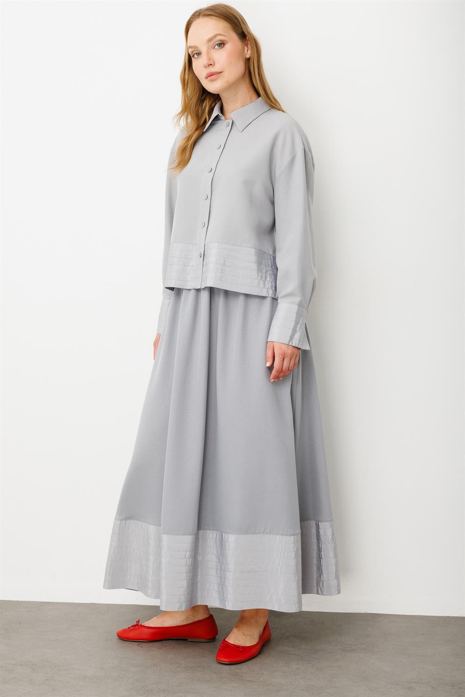 Seidenrock- und Jackenset mit Ziernähten aus Poly-Cupra-Seide – Grau